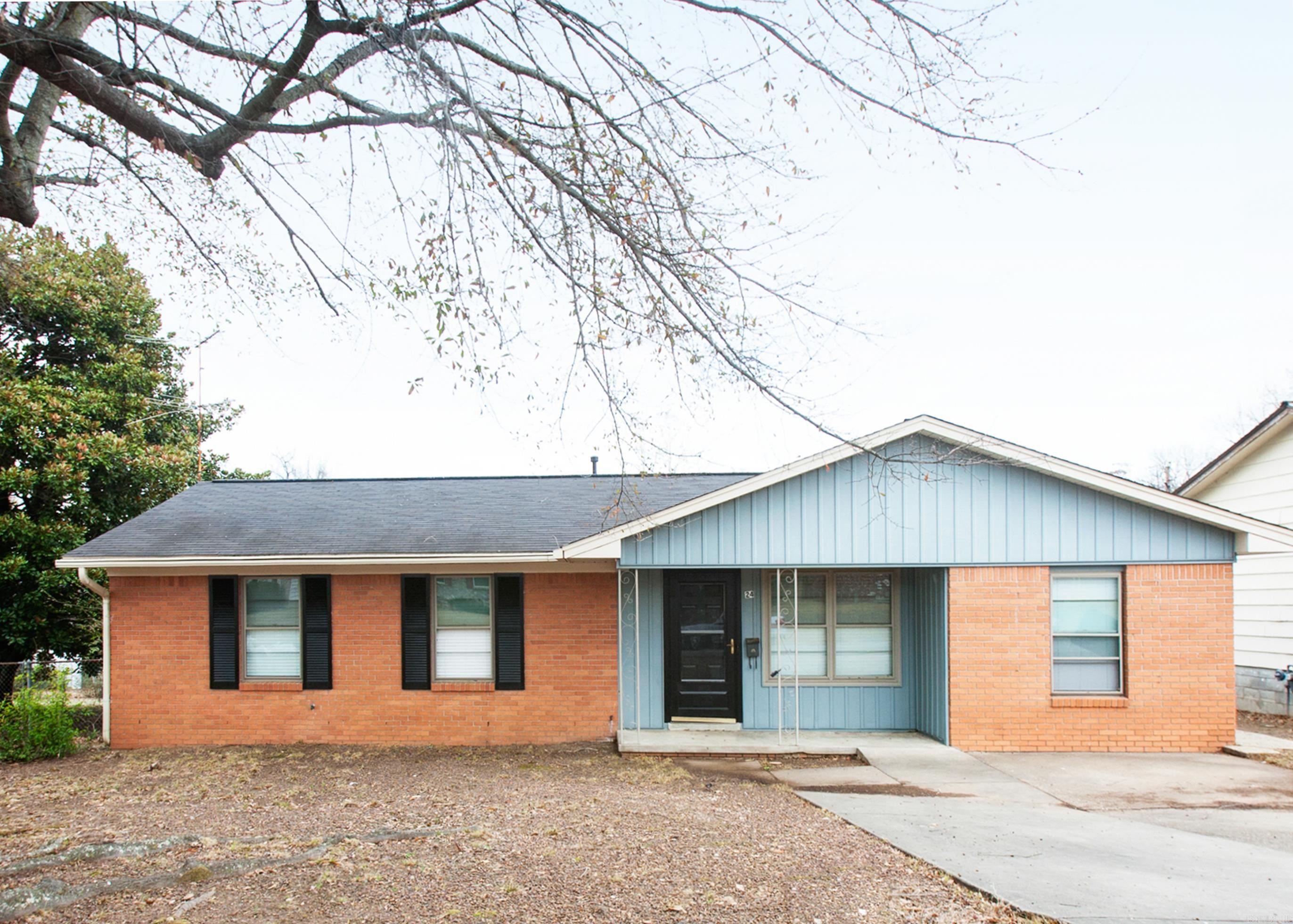 Three-bedroom house in little rock! Carpet in bedrooms, Bonus room and Separate dining room. Tenant occupied, 24-hour notice for showings. No SPD due to the owner never living in the property. Lease in place is Month to Month. Monday-Friday showings only. Any offer needs to have the following verbiage included "buyer is aware there is a lease in place and agree to the lease terms".