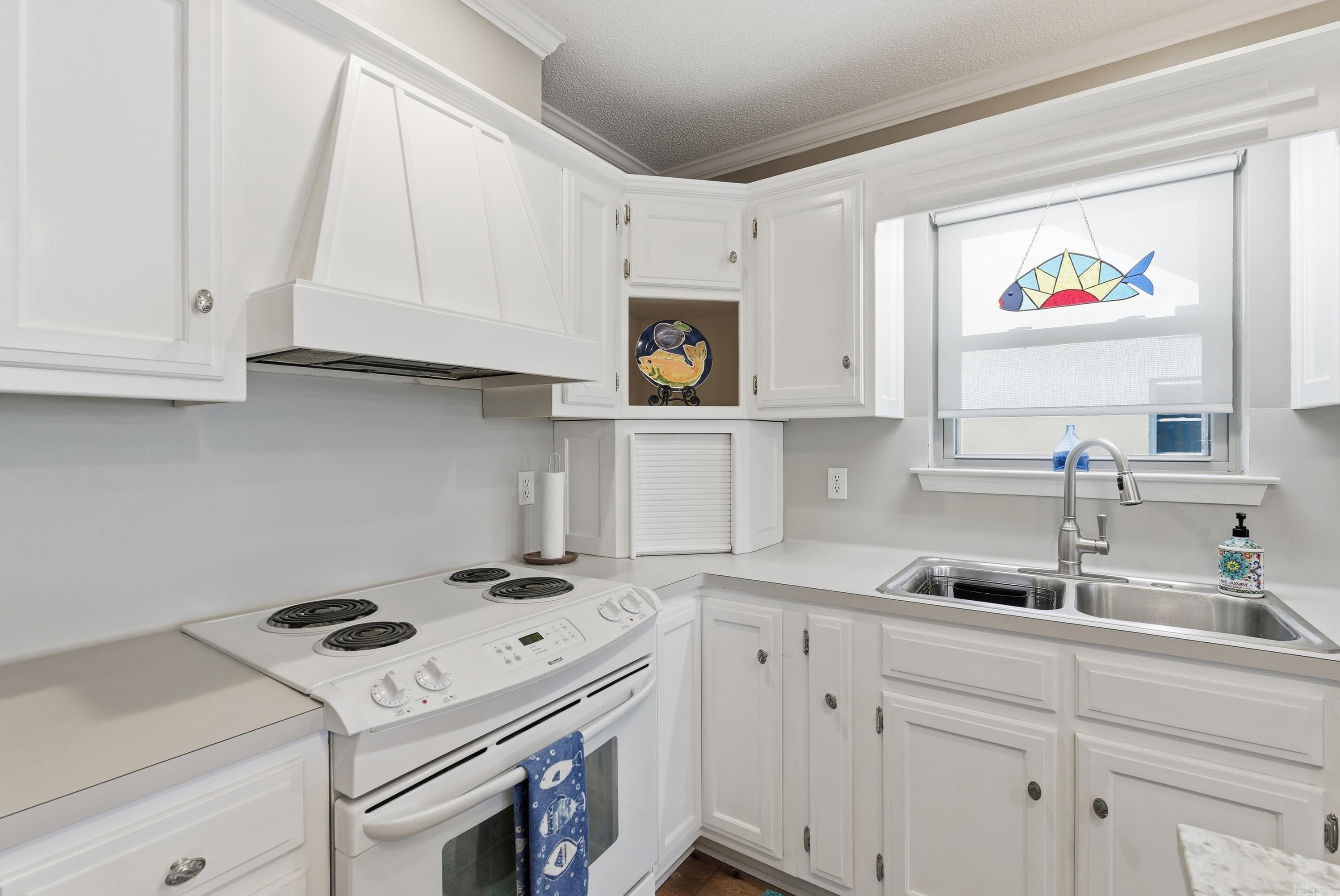 SKYPOINT ESTATES - LAKE - Residential