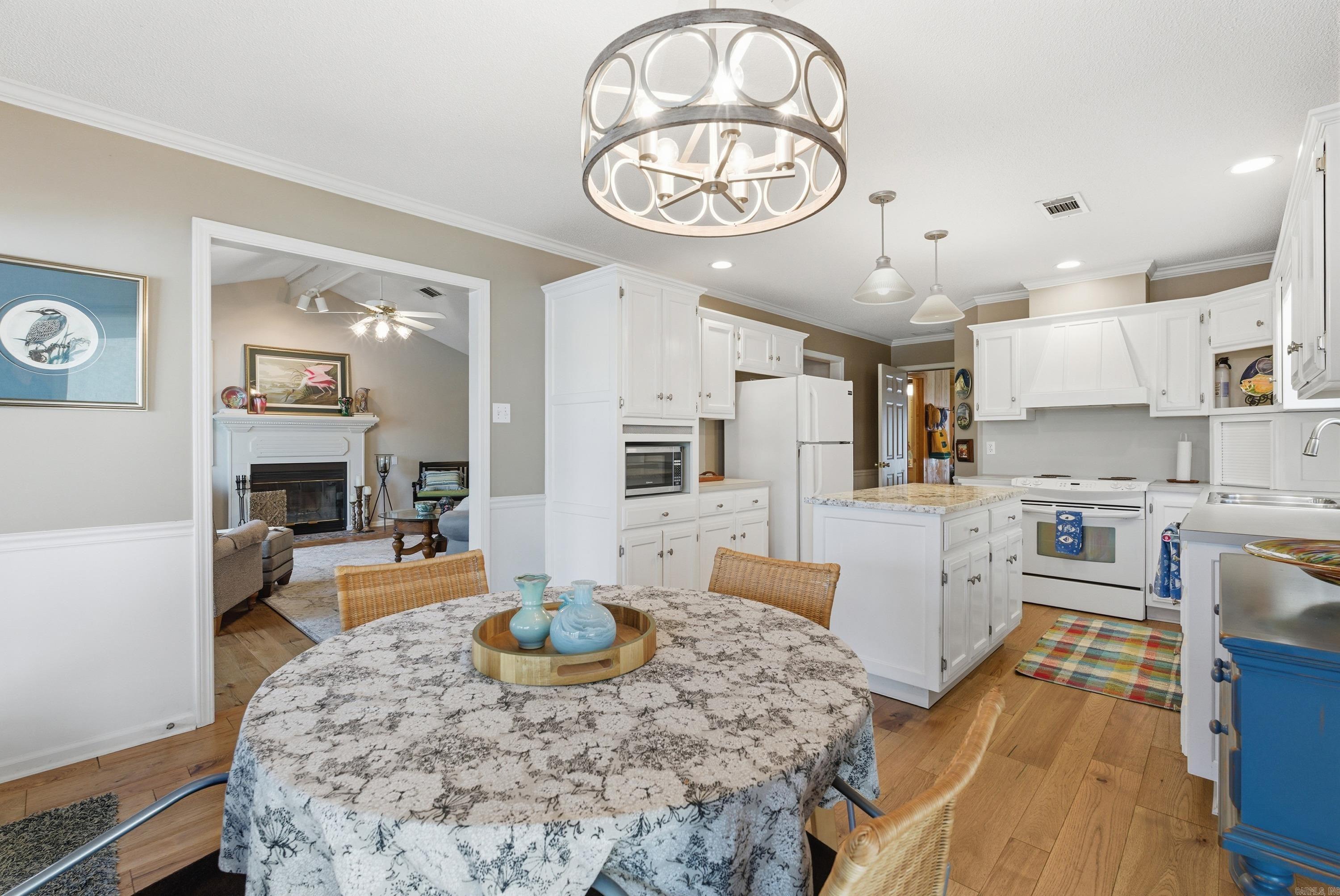 SKYPOINT ESTATES - LAKE - Residential