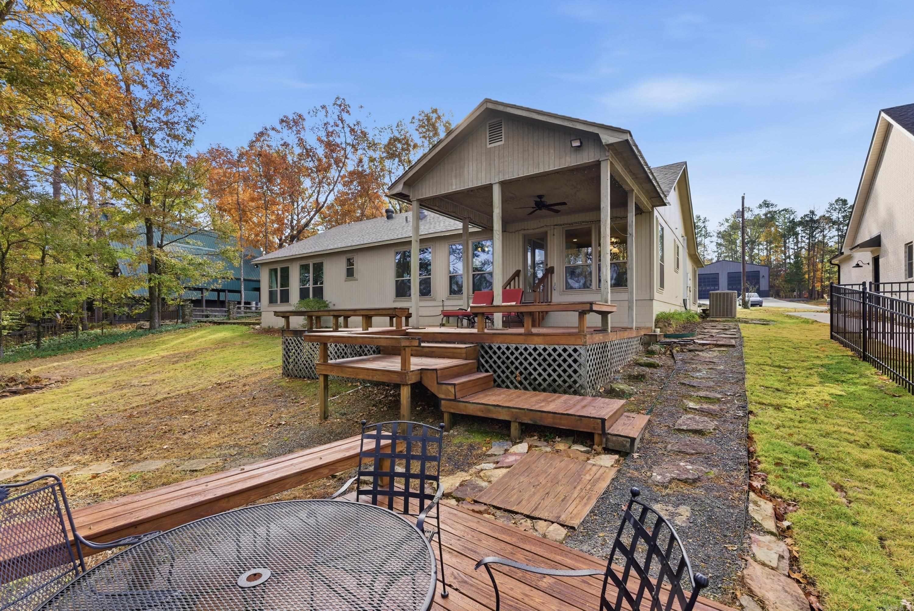 SKYPOINT ESTATES - LAKE - Residential