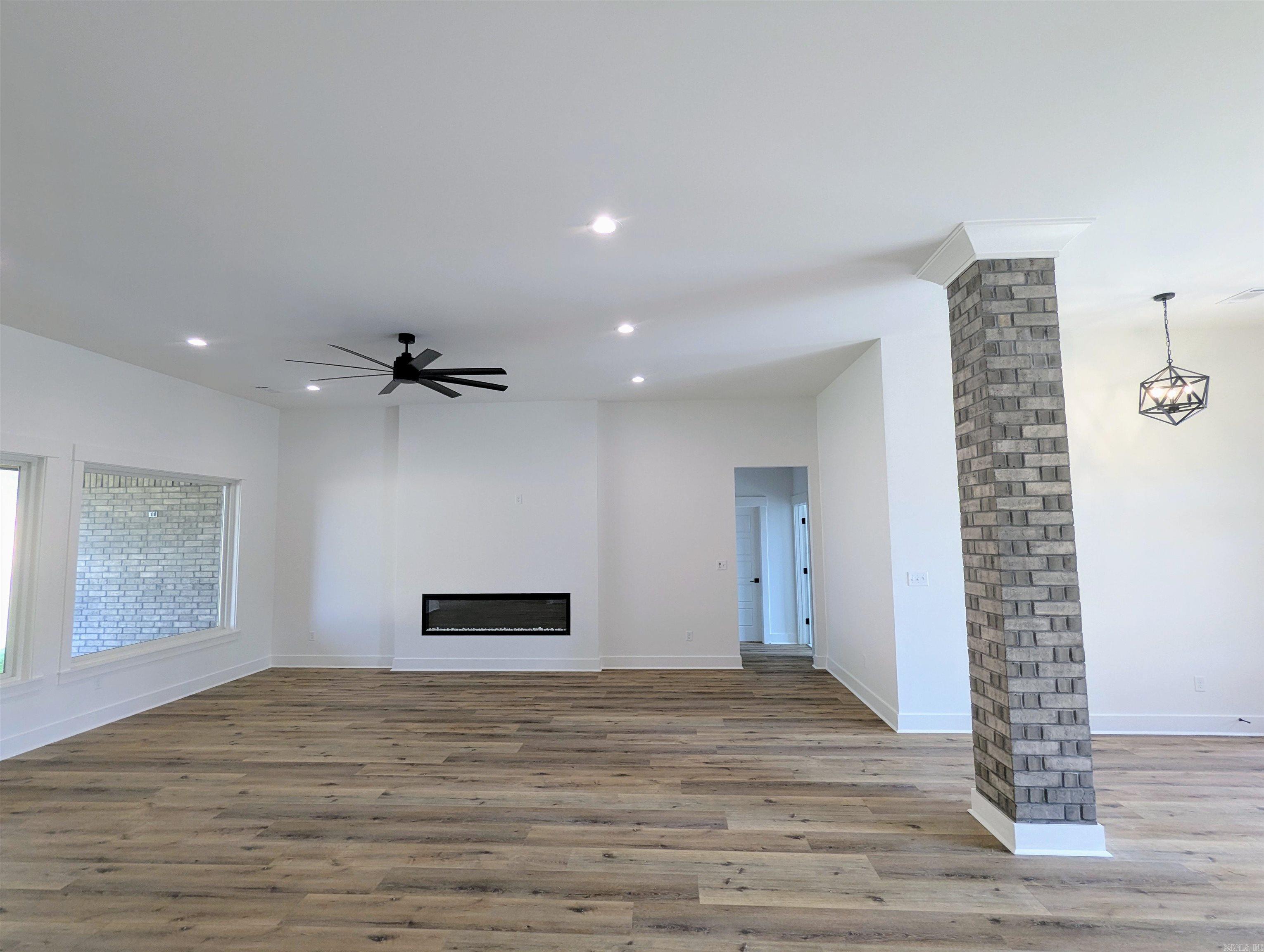 CREEKSIDE - Residential