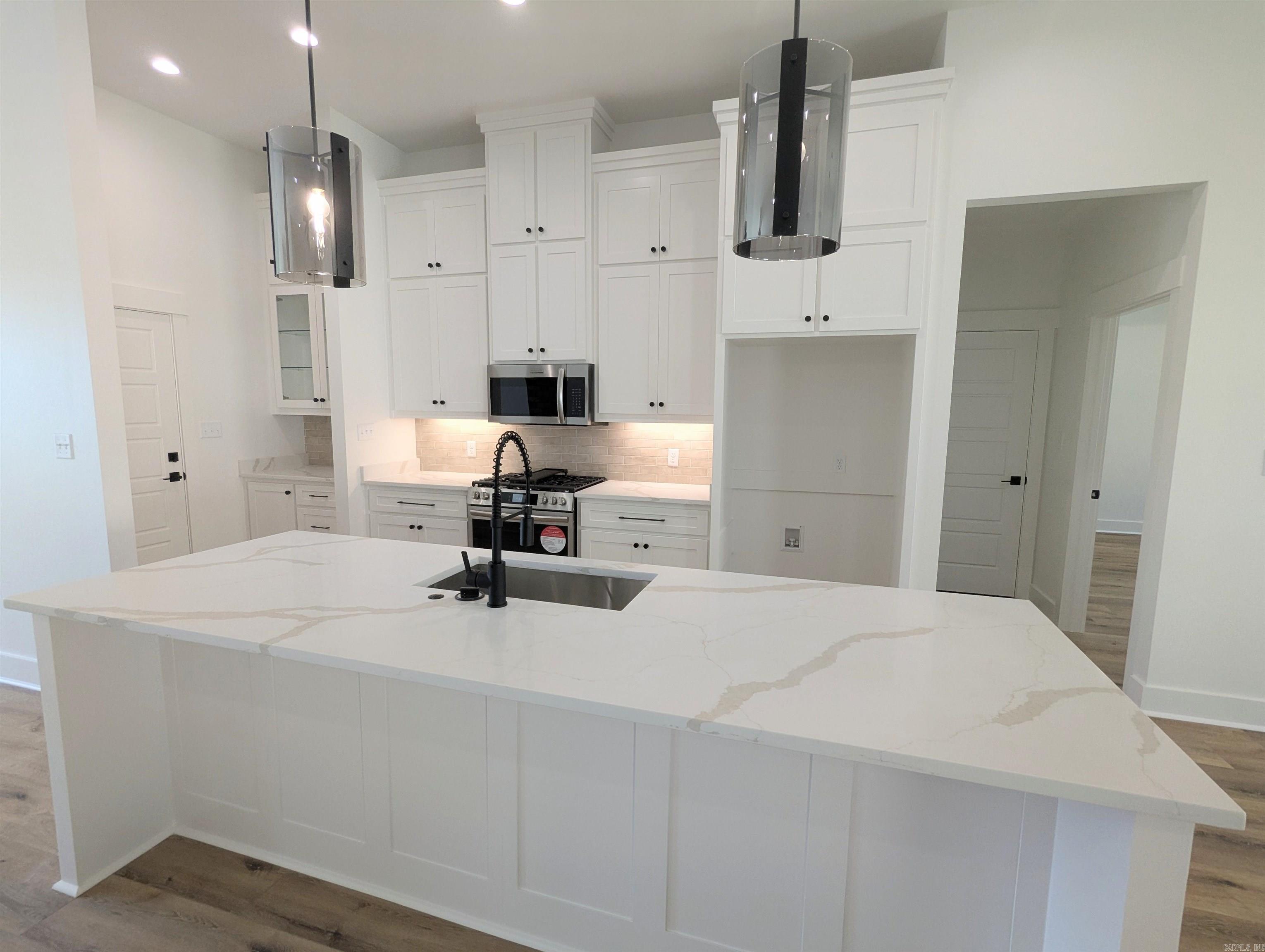 CREEKSIDE - Residential