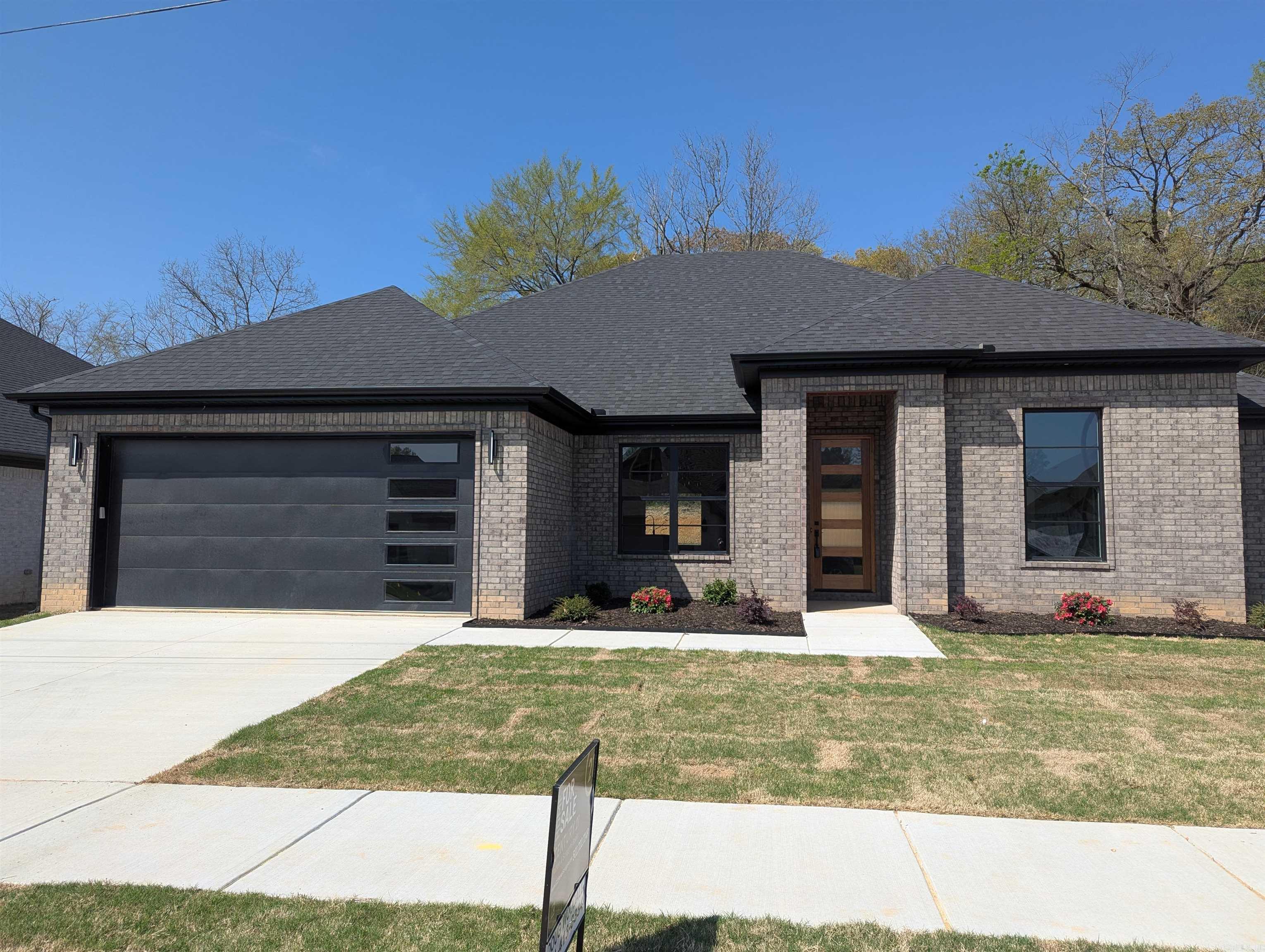 CREEKSIDE - Residential
