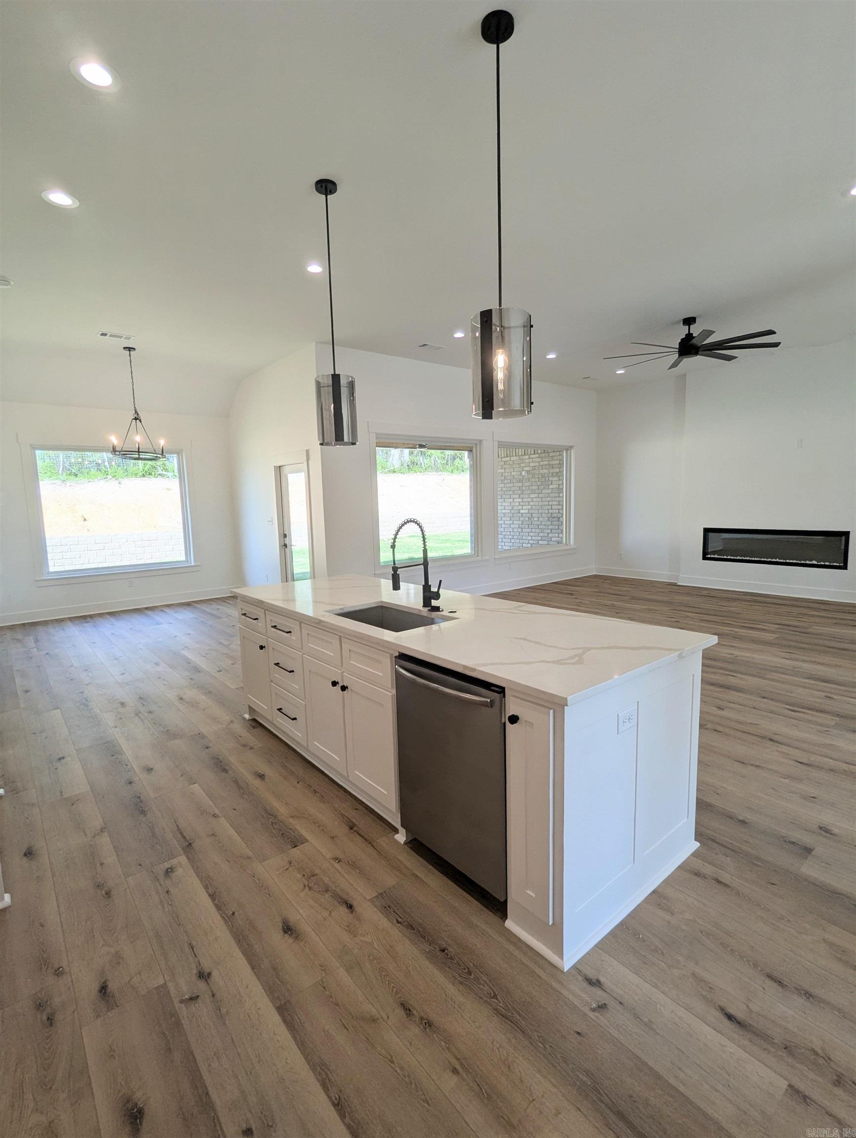 CREEKSIDE - Residential
