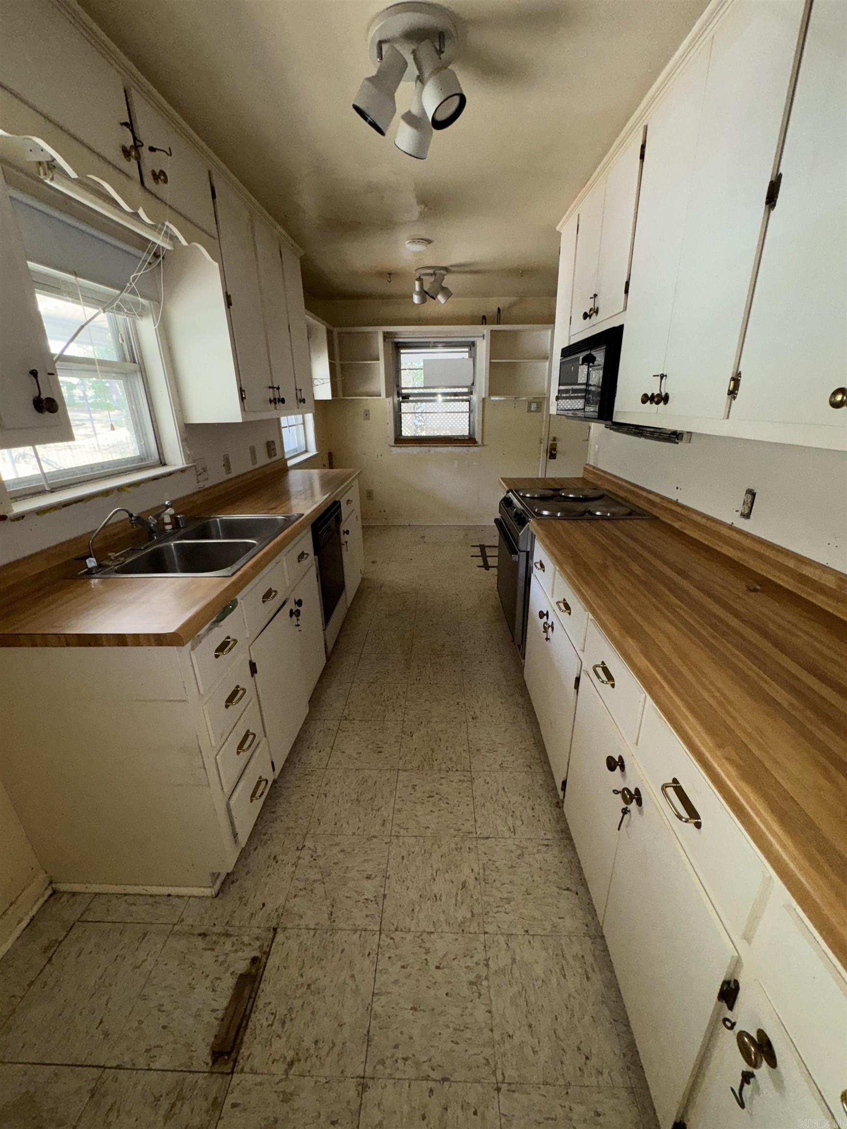 PINE WOOD HILL ADDN - Residential