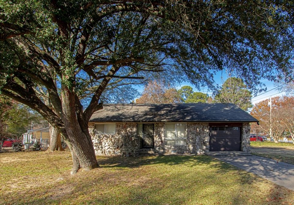 Well-Maintained, Clean, Cozy Beautiful Home in Excellent Condition! Large front yard. Perfect blend of comfort and functionality, ideal for a small family or first-time homeowners. Enjoy the abundance of closet space that make organizing a breeze. The roomy single-car garage provides convenience and extra storage. The backyard patio is your place to relax and enjoy outdoor activities. Backyard shed provides excellent storage. Located in a fabulous neighborhood behind Westside Pharmacy, you'll have easy access to local amenities and a friendly community atmosphere.