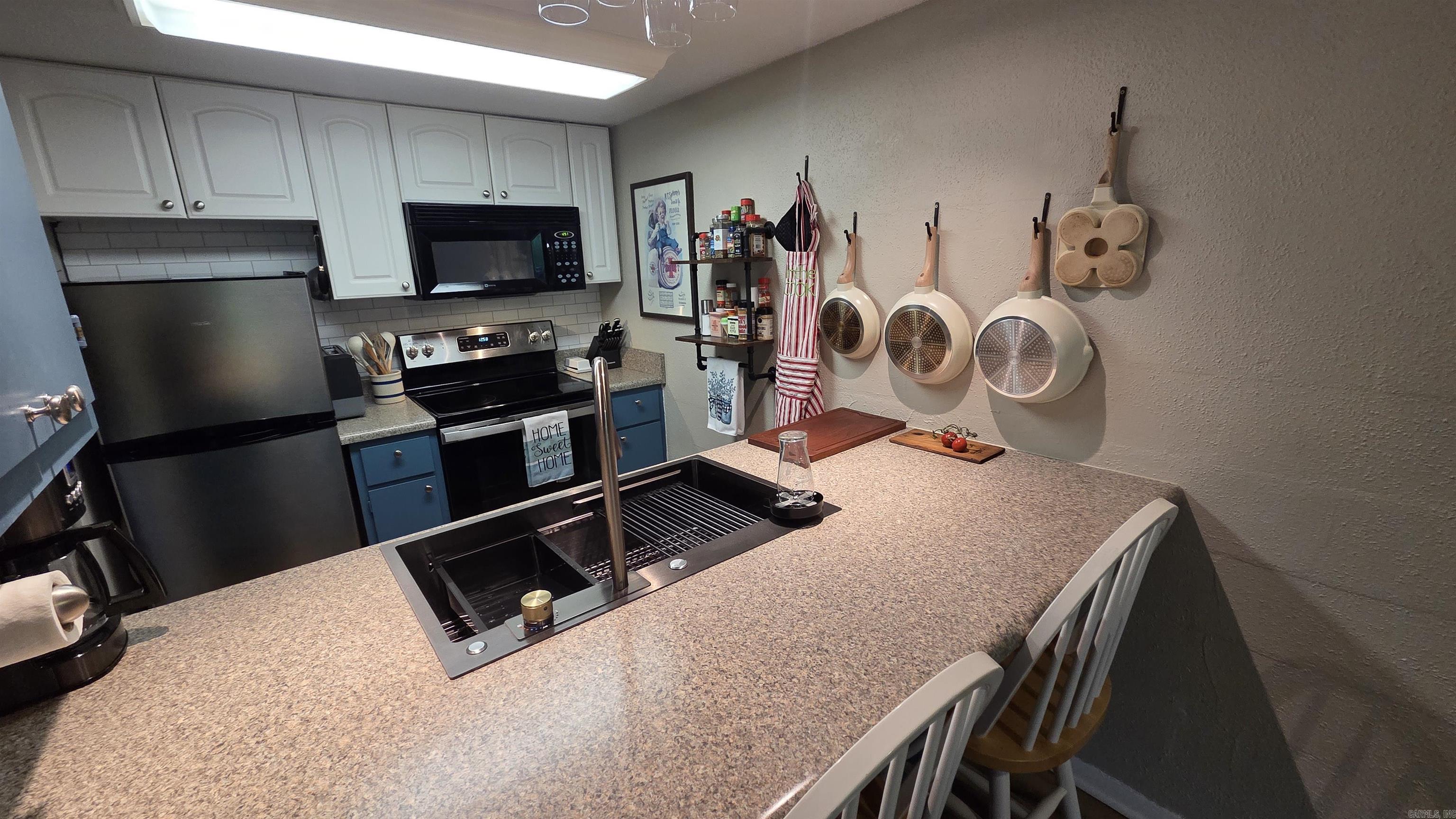 CHELSEA GLADE CONDO - Residential