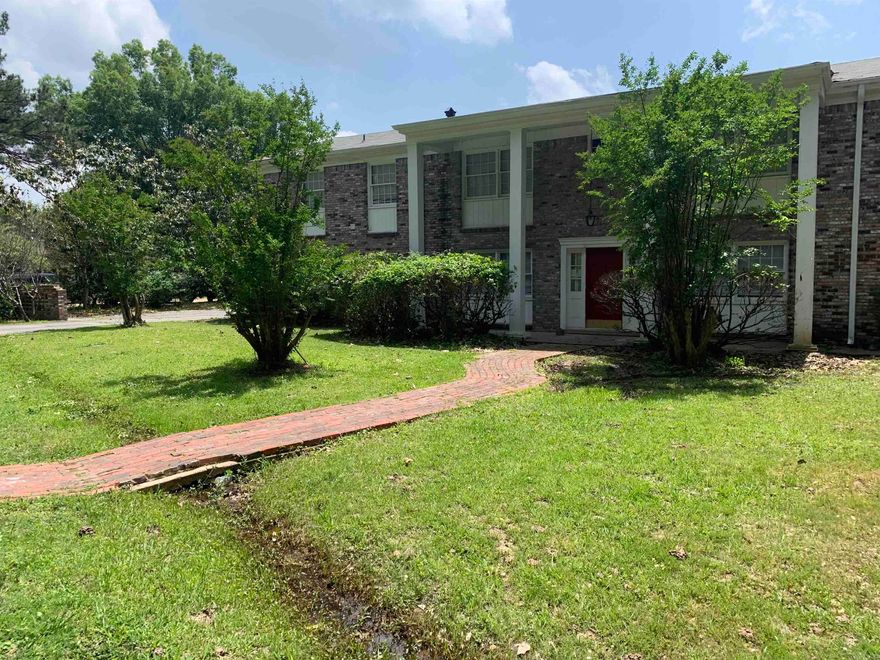 Beautiful and spacious 3 bed, 2 bath apartment for rent! This apartment features appliances including a washer and dryer! Call today to schedule a tour!  870-534-2823