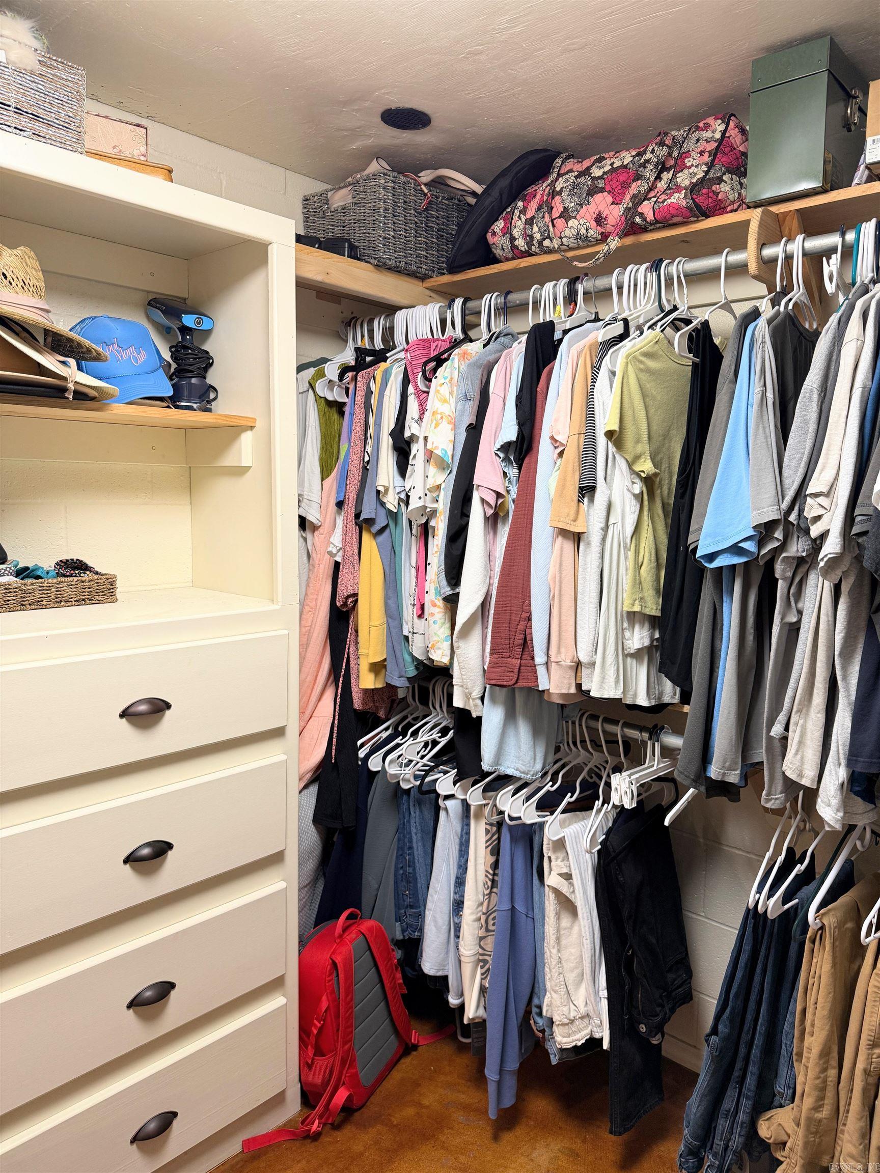 MEADOW WOOD ESTATES - Residential