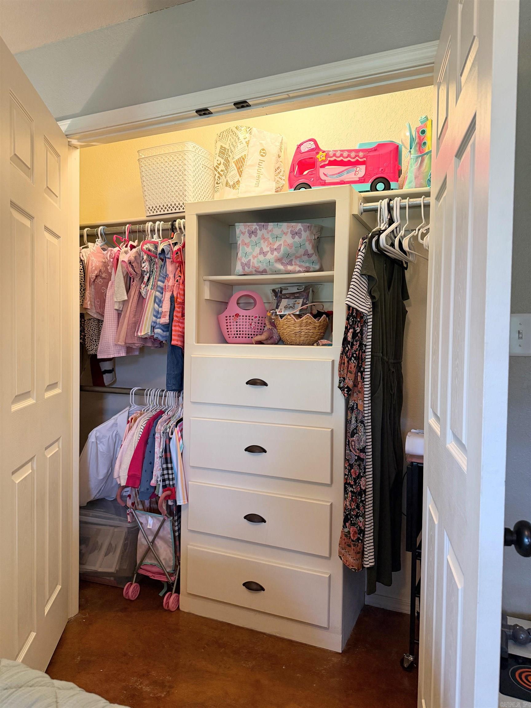 MEADOW WOOD ESTATES - Residential