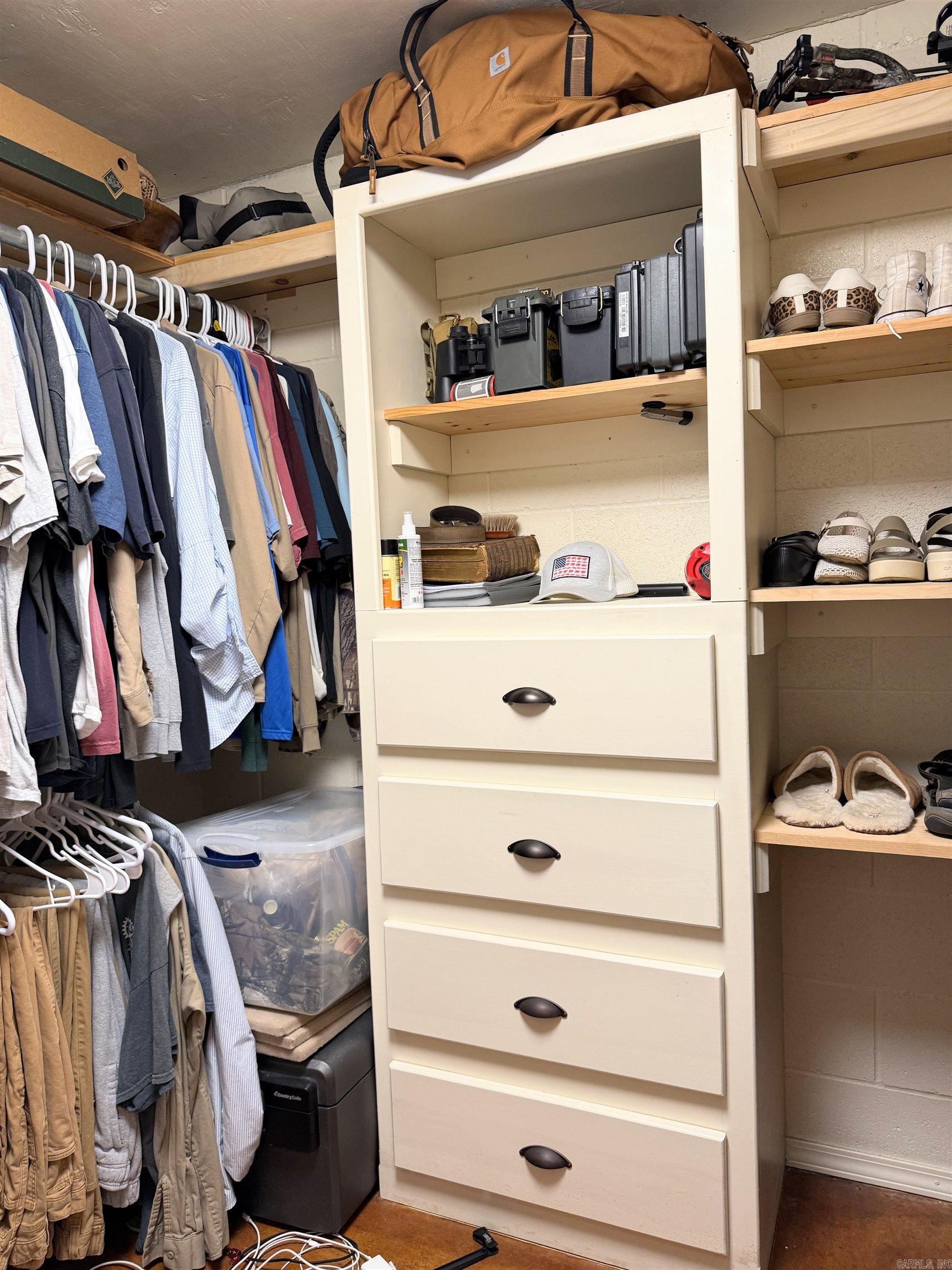 MEADOW WOOD ESTATES - Residential