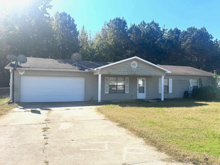 Welcome to this charming 3 bedroom, 2 bathroom home in Haskell, AR. This cozy house features no carpet throughout, making cleaning a breeze. The spacious fenced-in backyard is perfect for outdoor gatherings and provides a safe space for pets to roam. The kitchen comes equipped with a refrigerator, saving you the hassle of purchasing one. Don't miss out on the opportunity to make this house your home. Contact us today to schedule a viewing!
