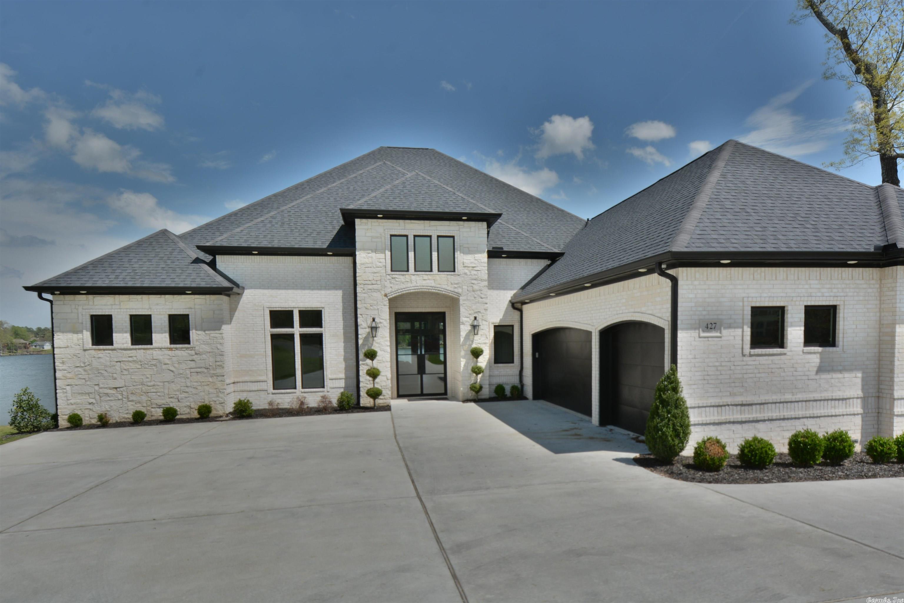 CUSTOM LAKE HAMILTON HOUSE