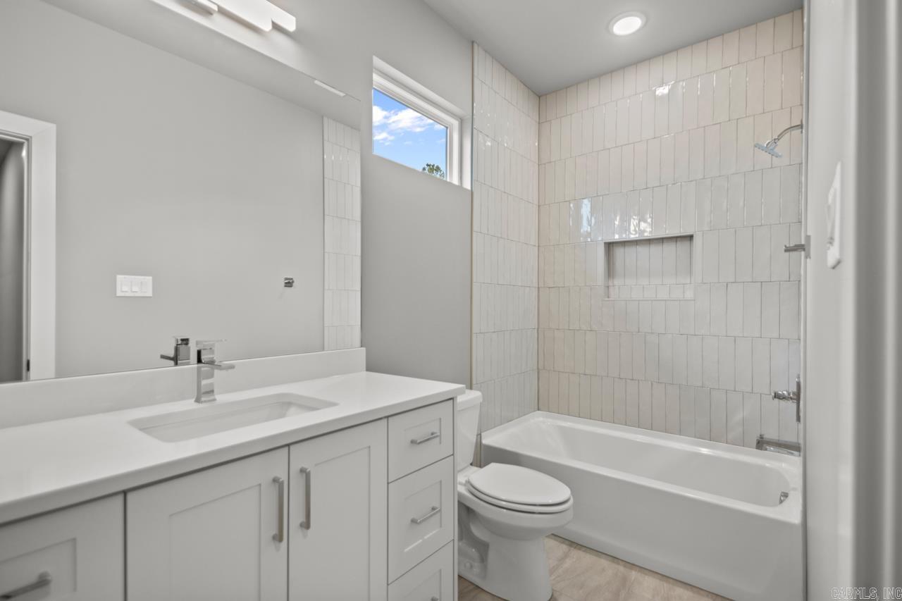 CHENAL VALLEY ABINGTON COURT - Residential