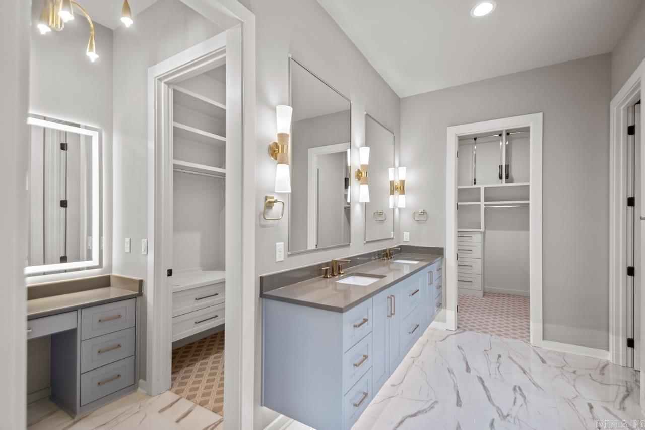 CHENAL VALLEY ABINGTON COURT - Residential