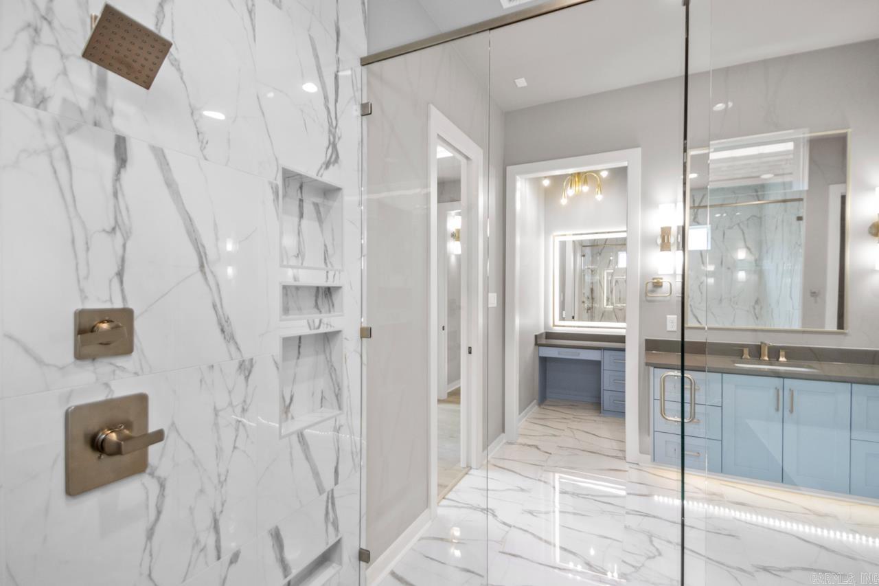 CHENAL VALLEY ABINGTON COURT - Residential