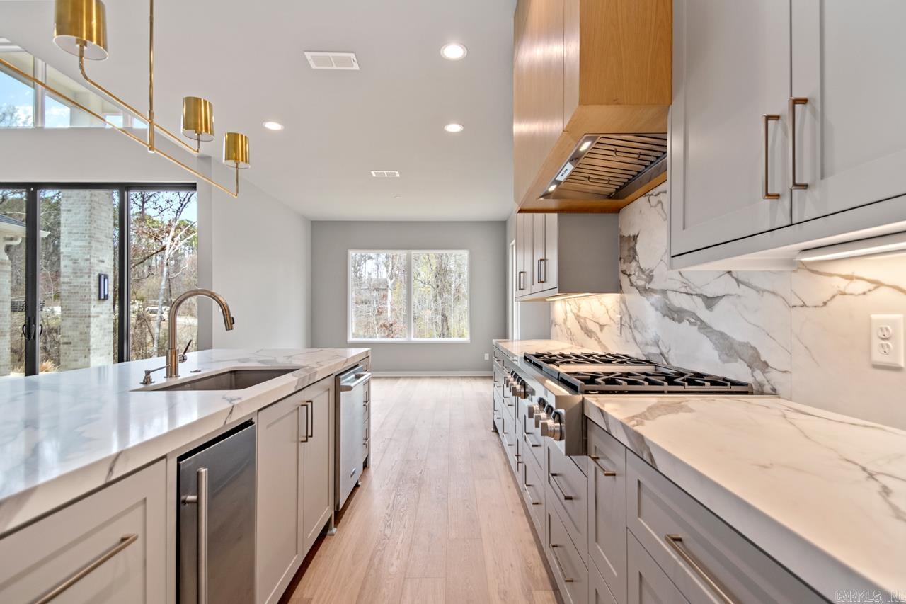 CHENAL VALLEY ABINGTON COURT - Residential