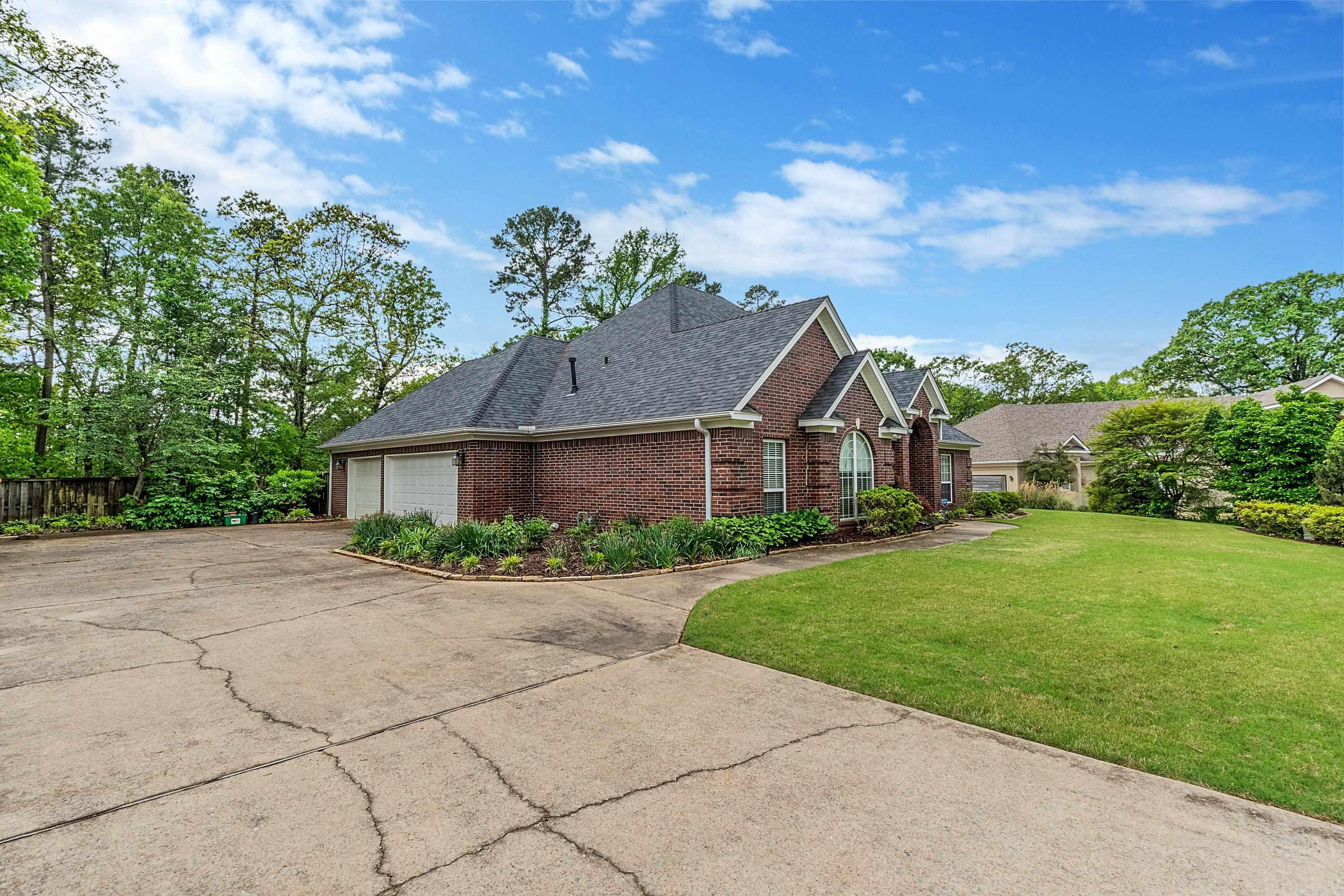 RIVER OAKS POINTE - Residential