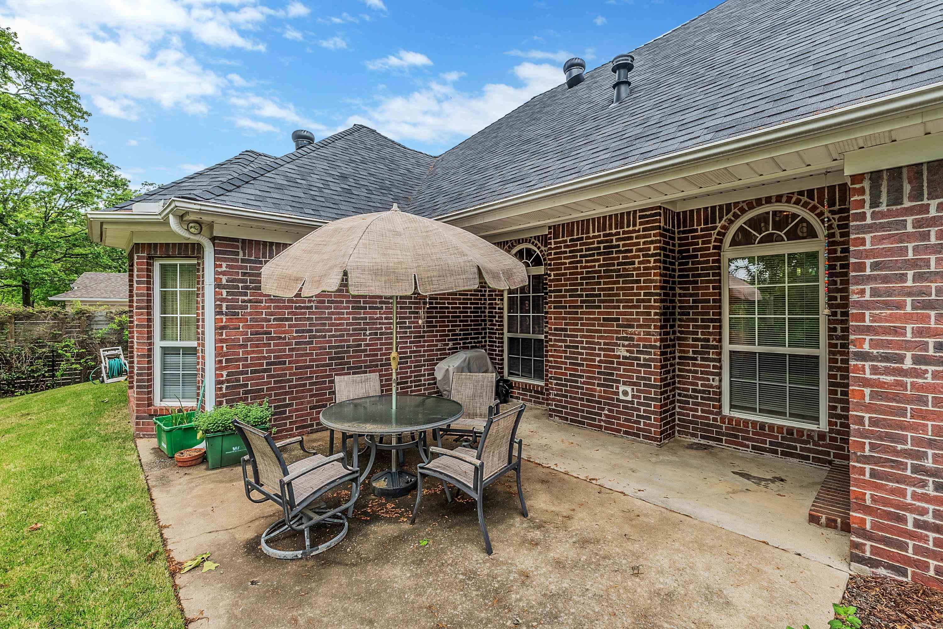 RIVER OAKS POINTE - Residential