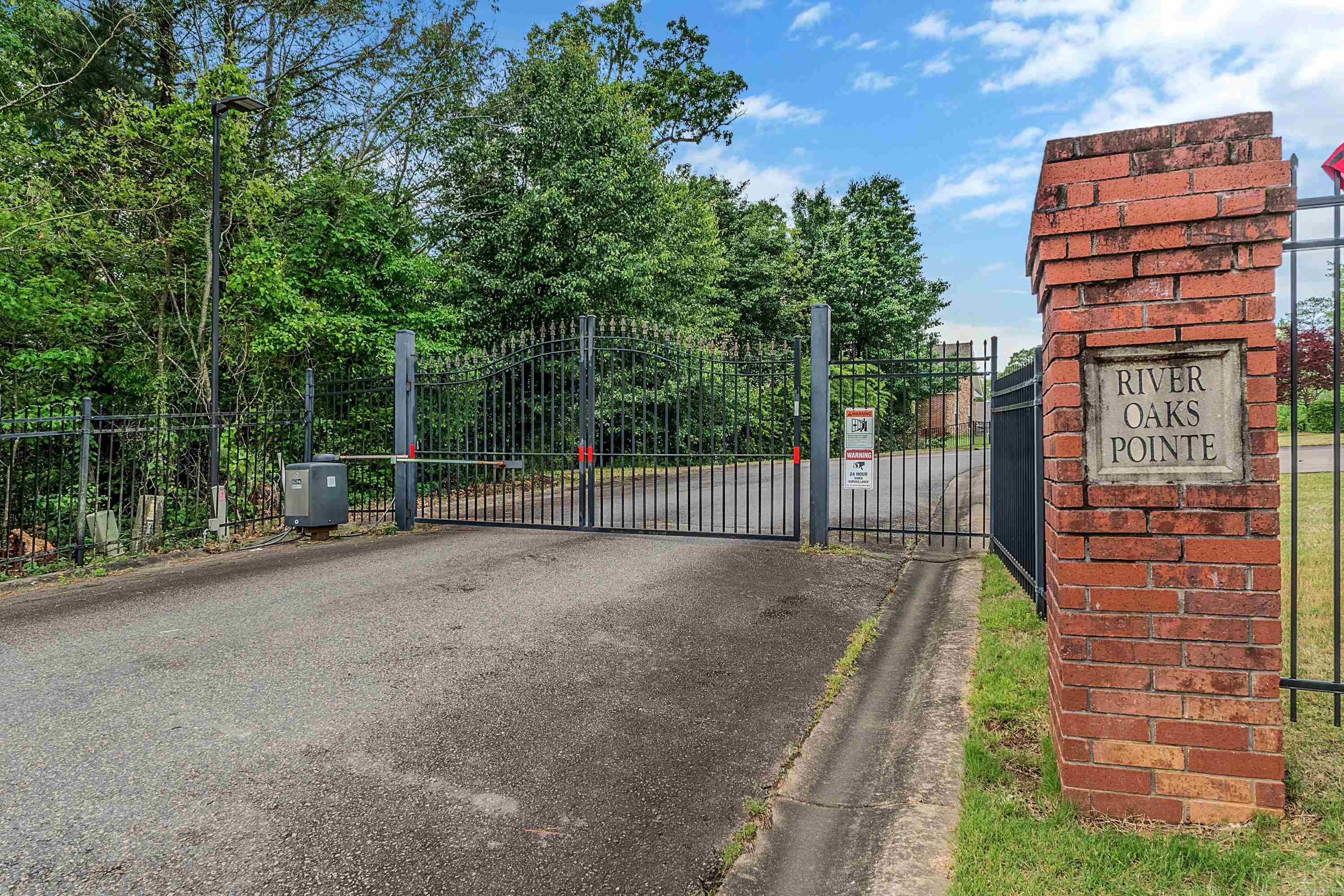 RIVER OAKS POINTE - Residential