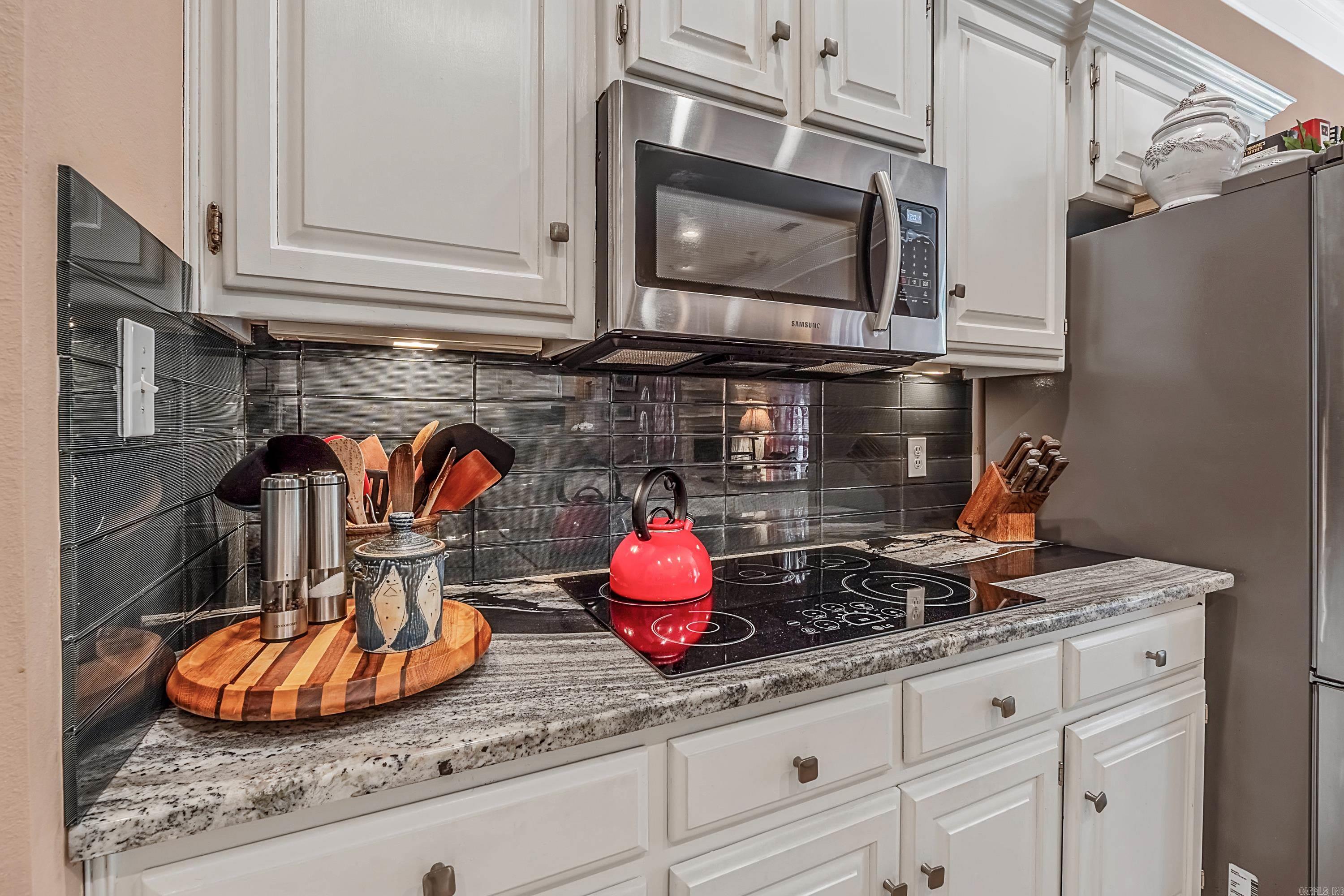 RIVER OAKS POINTE - Residential