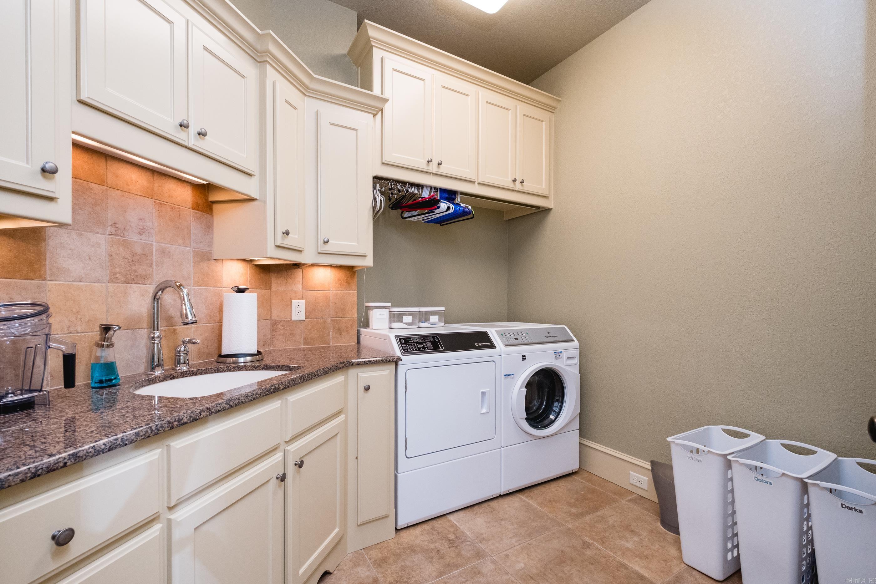 HICKORY POINTE ADDN - Residential