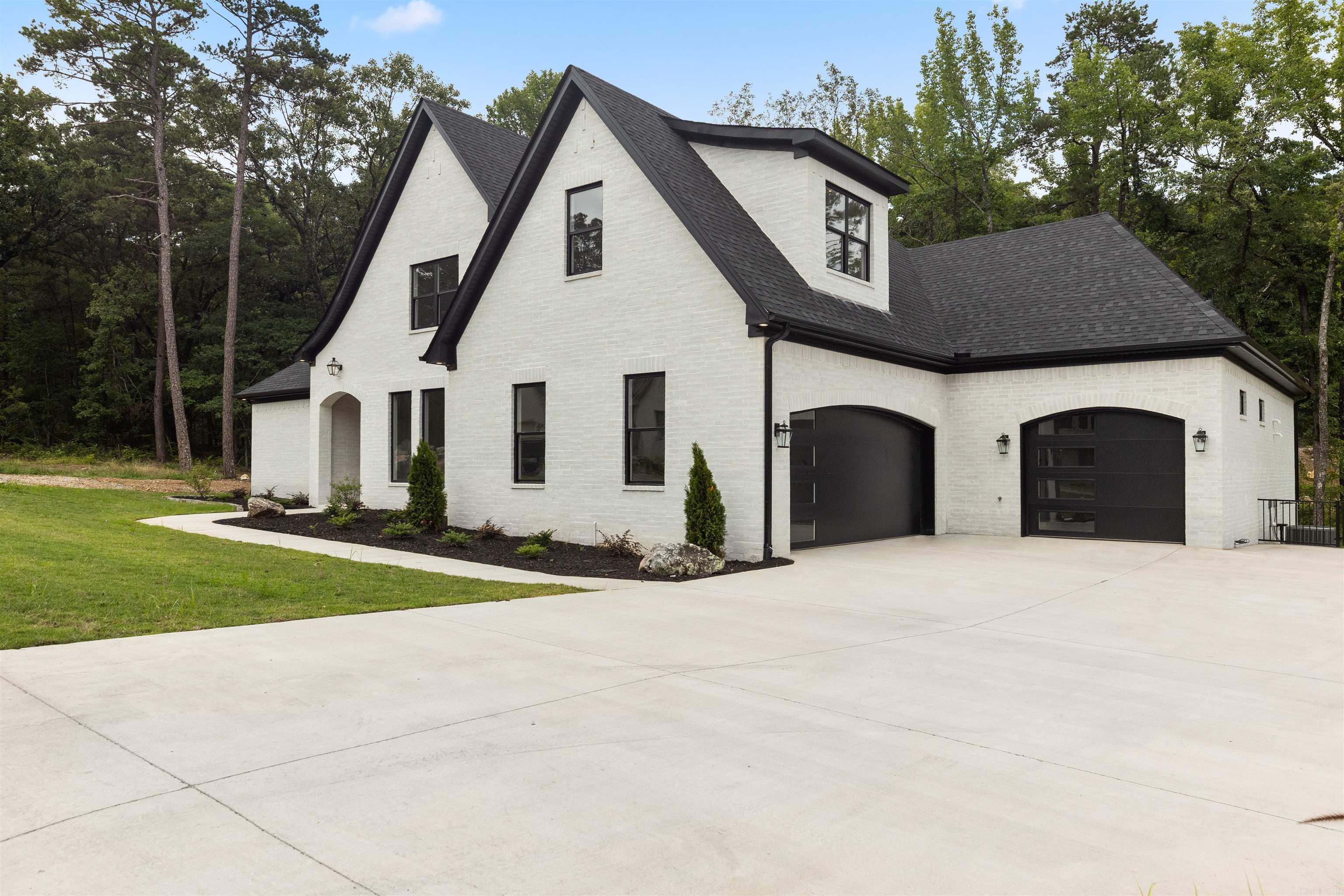 BEAR DEN ESTATES - Residential