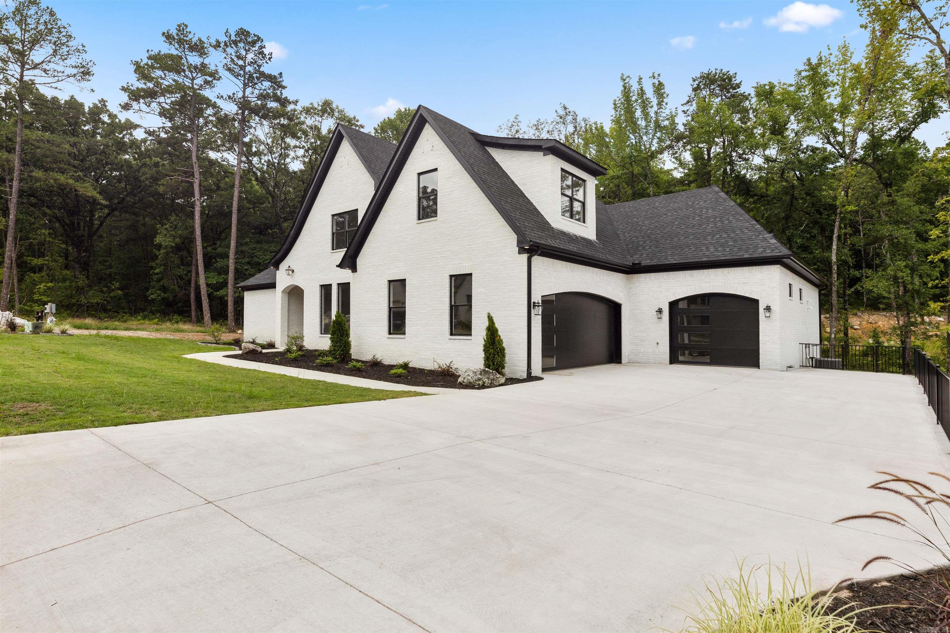 BEAR DEN ESTATES - Residential