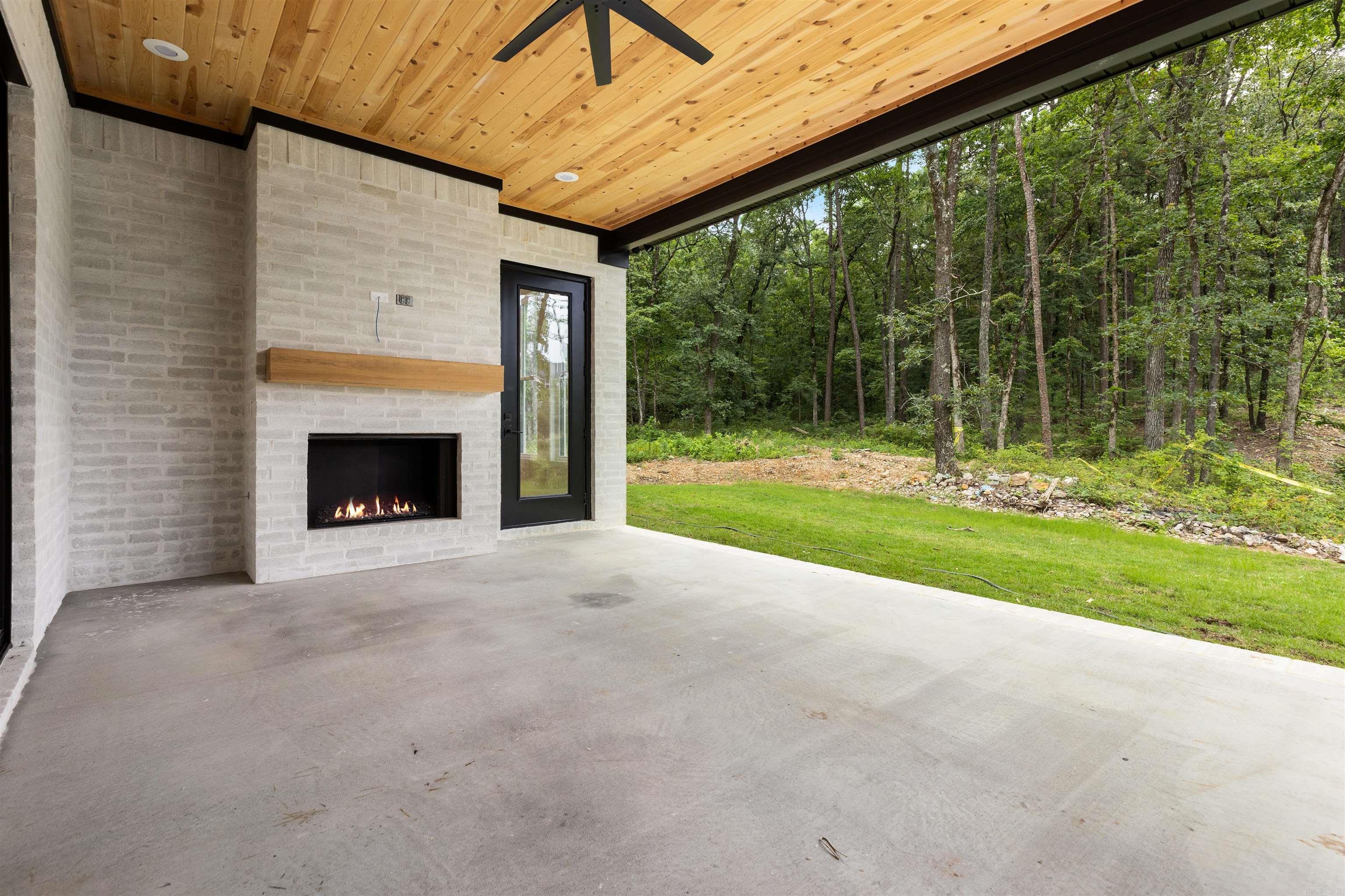 BEAR DEN ESTATES - Residential