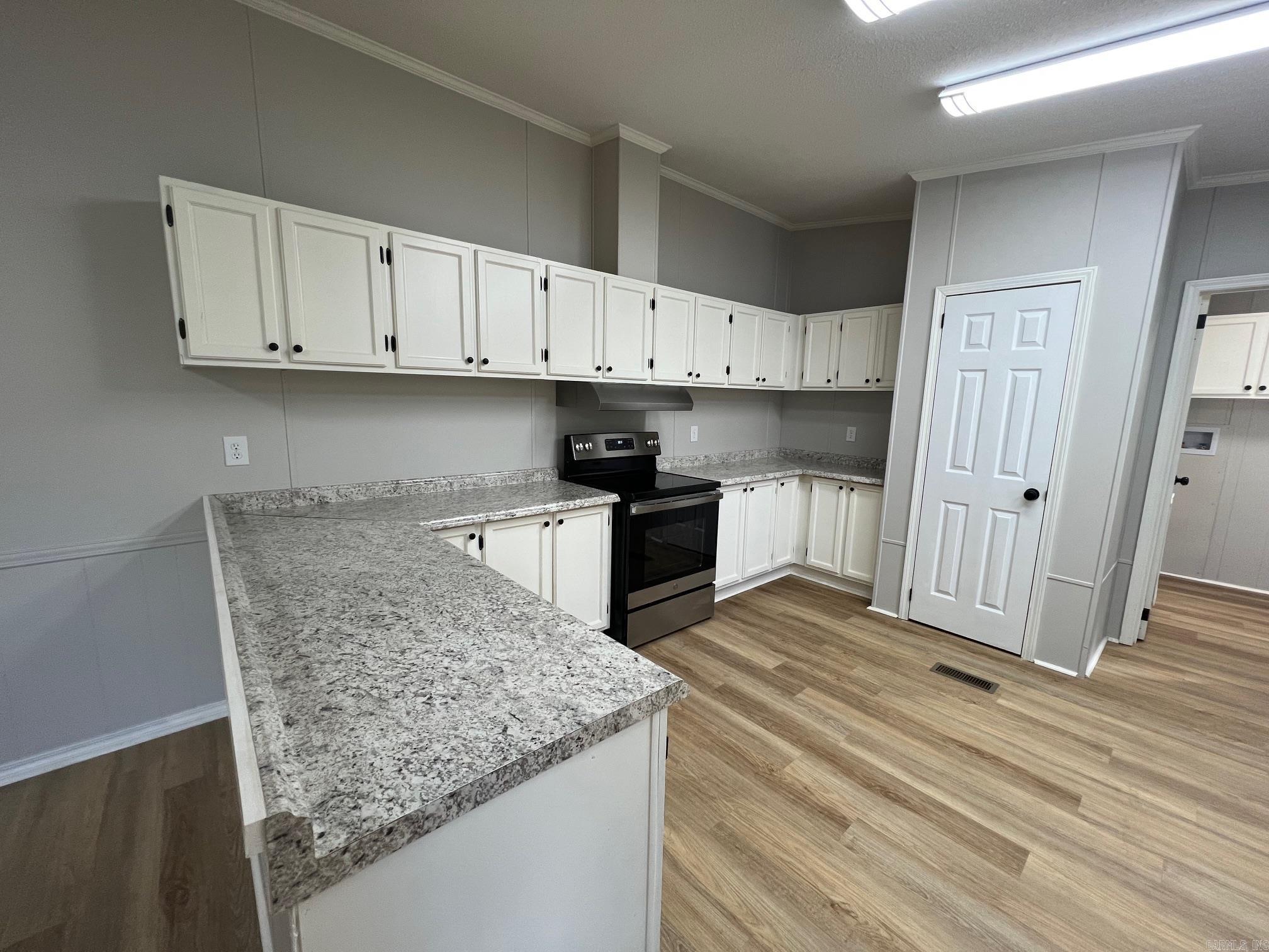 HILLTOP MANOR - Residential