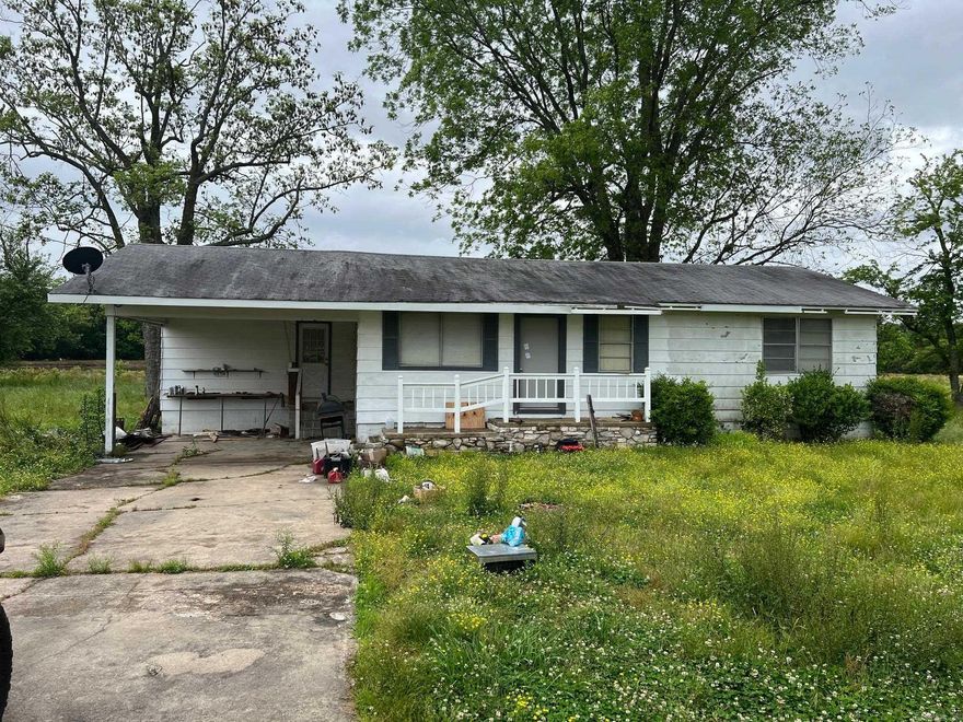 Small fixer upper house on .99 acres.   2 bed 1 bath Owner will finance this house