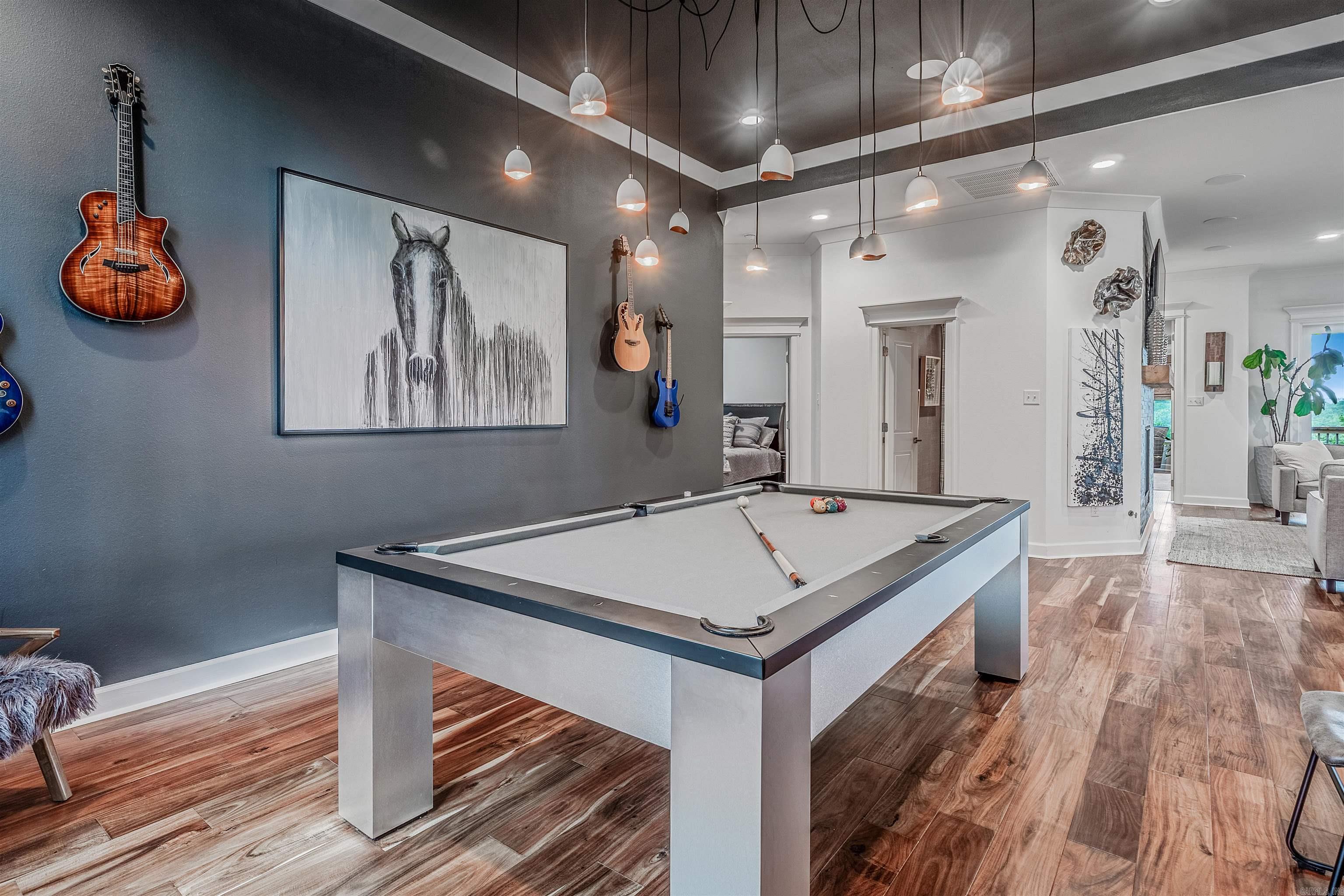 MAJESTIC POINTE - Residential