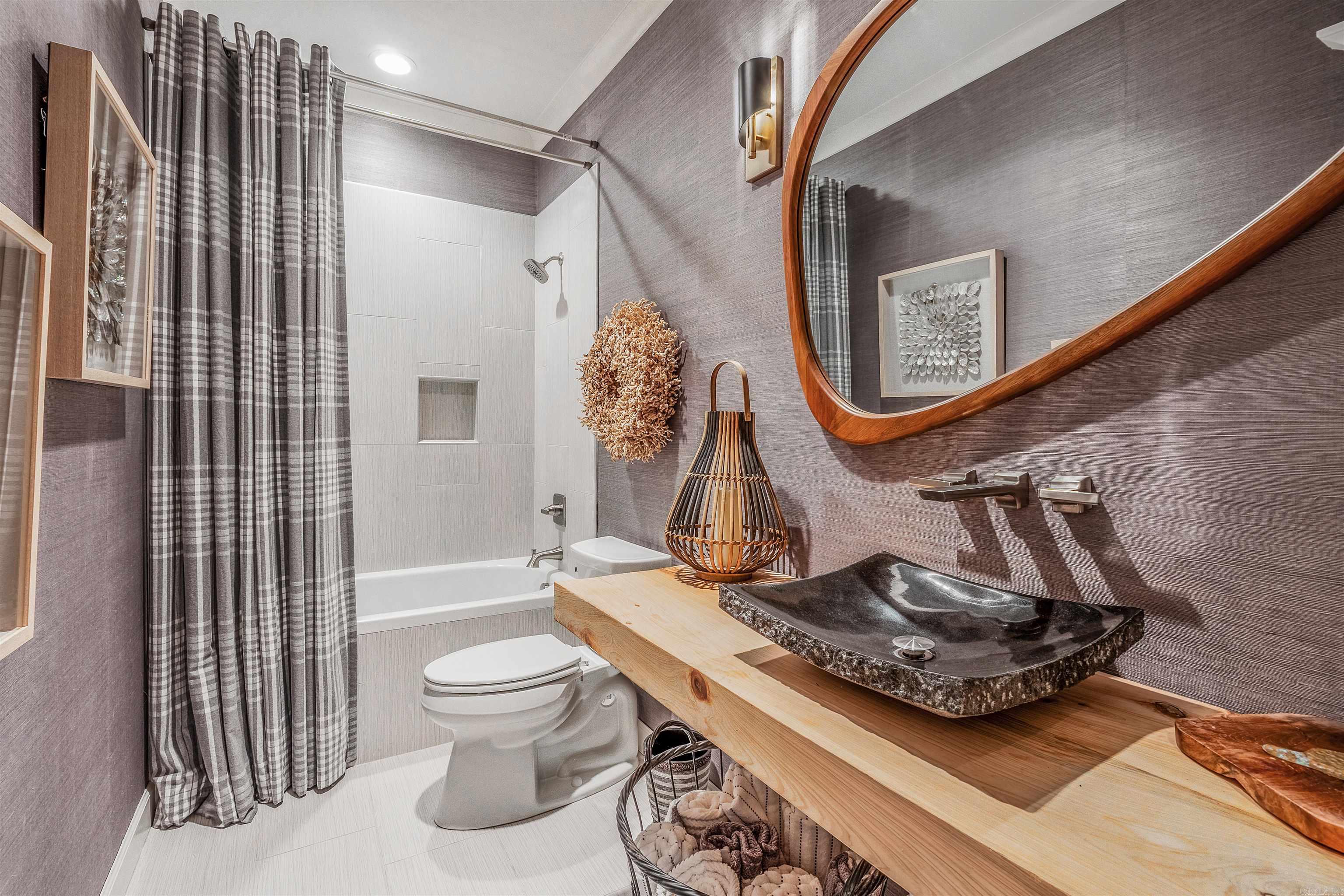 MAJESTIC POINTE - Residential