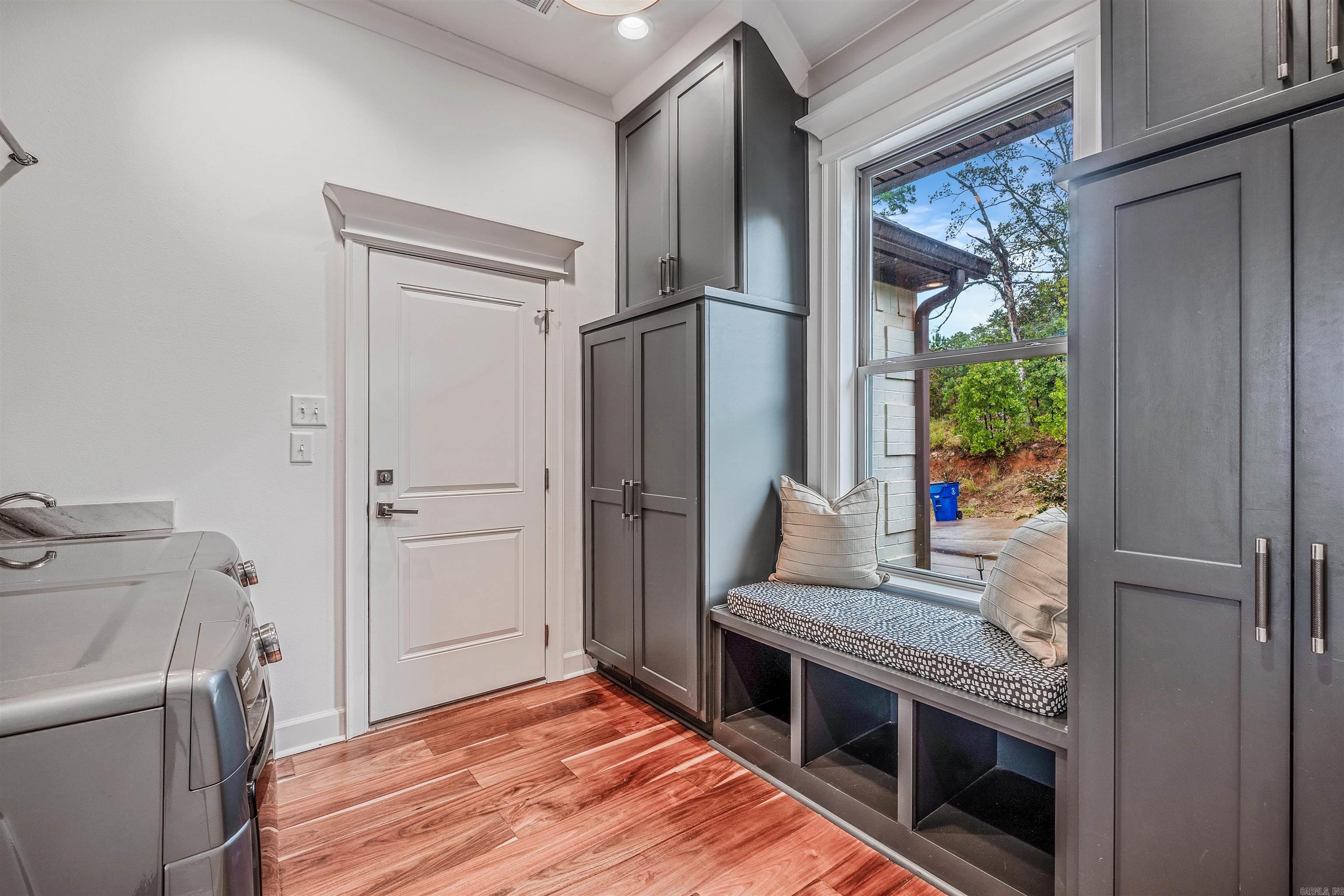 MAJESTIC POINTE - Residential