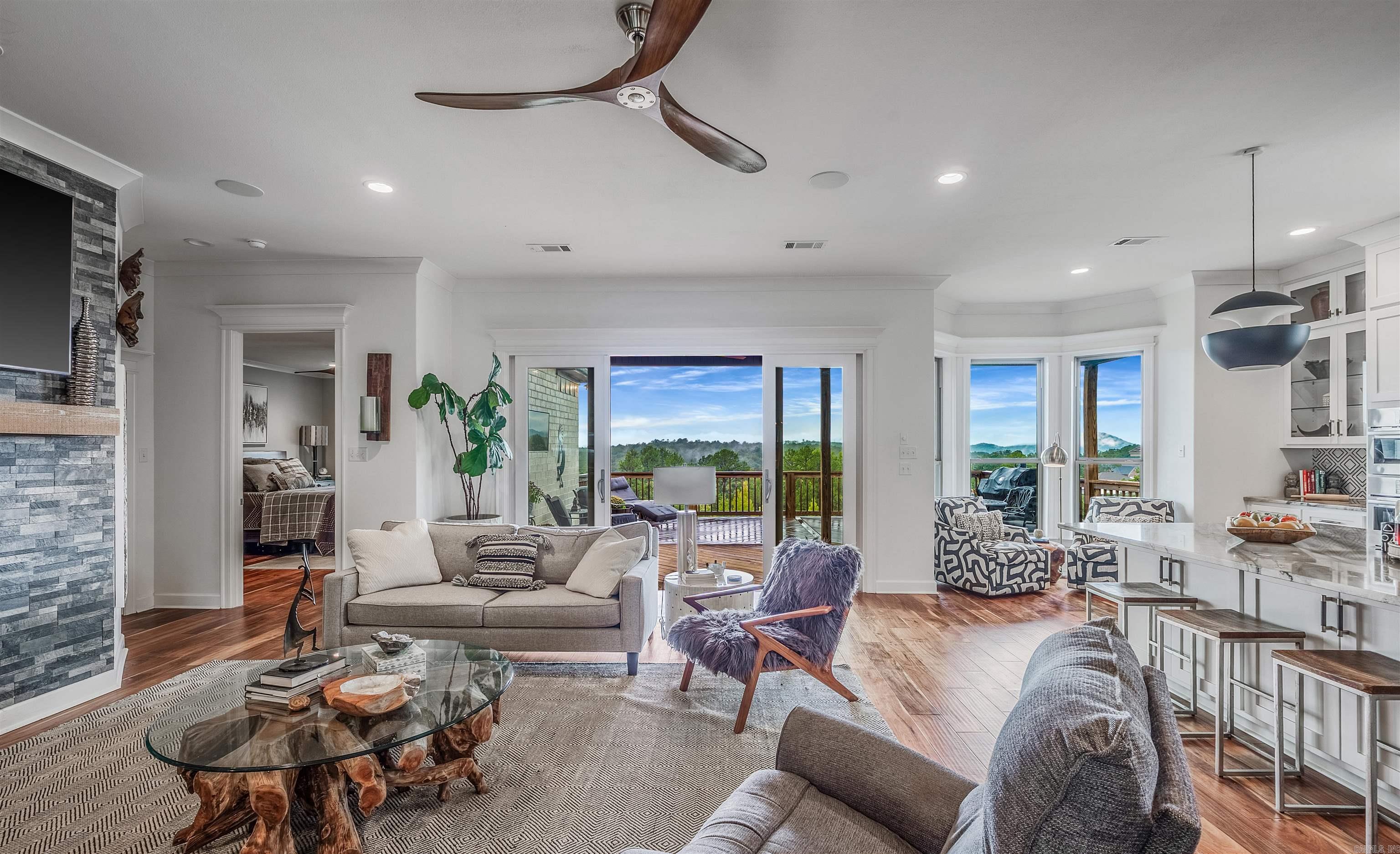 MAJESTIC POINTE - Residential