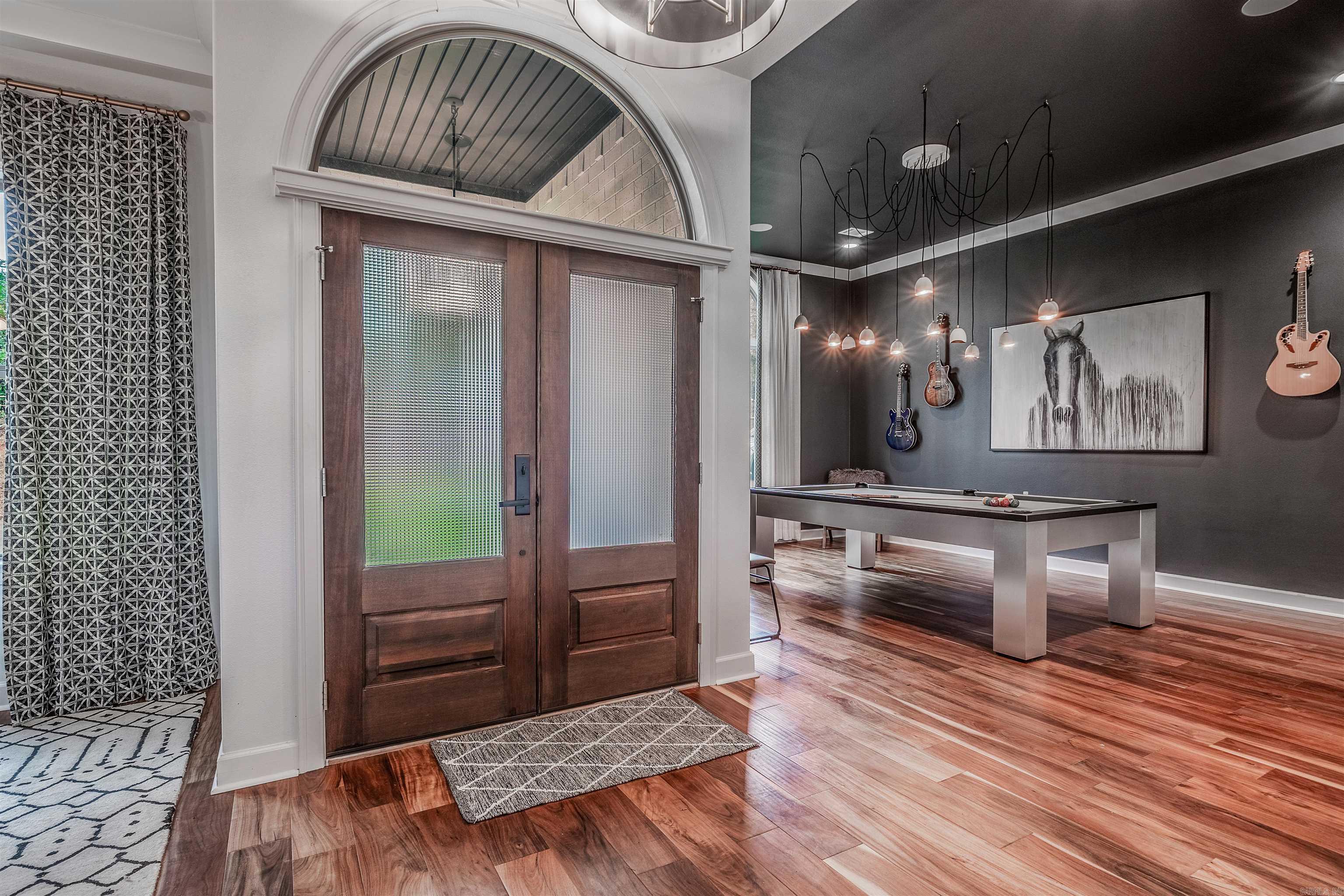 MAJESTIC POINTE - Residential