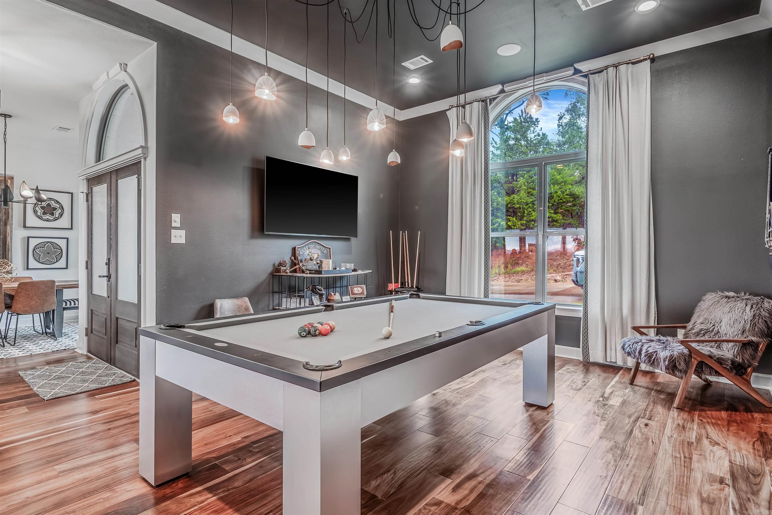 MAJESTIC POINTE - Residential