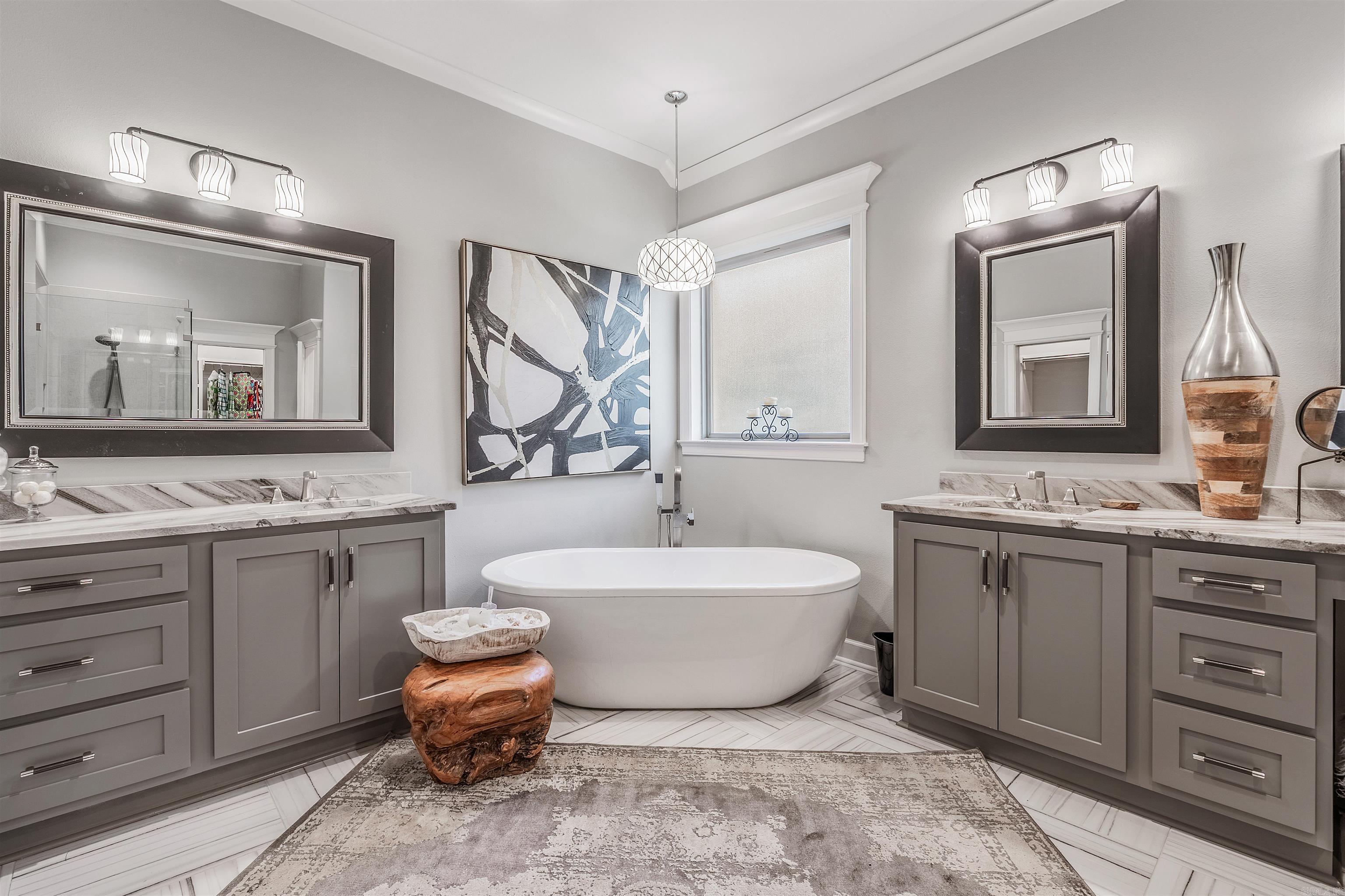 MAJESTIC POINTE - Residential