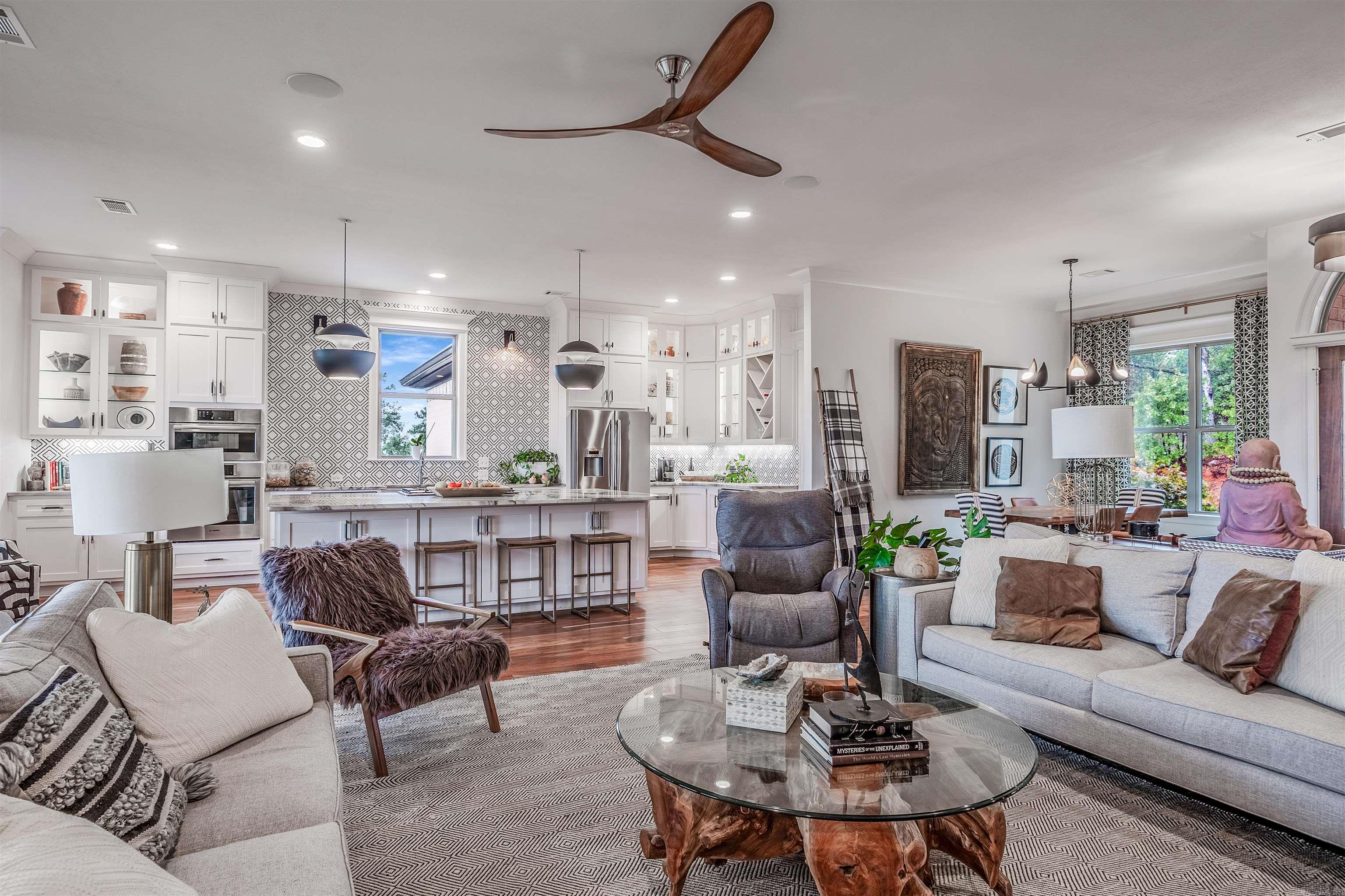 MAJESTIC POINTE - Residential