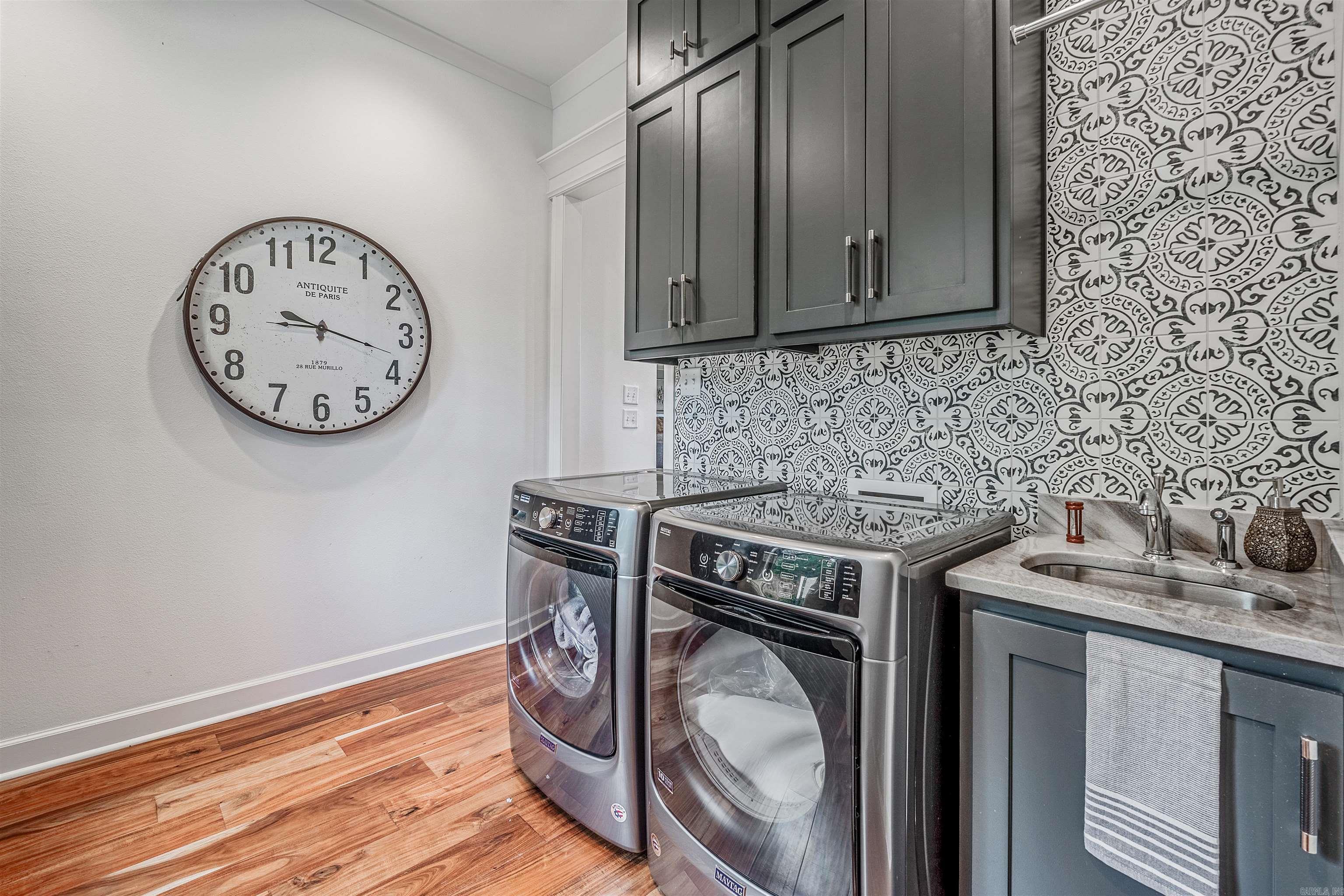 MAJESTIC POINTE - Residential