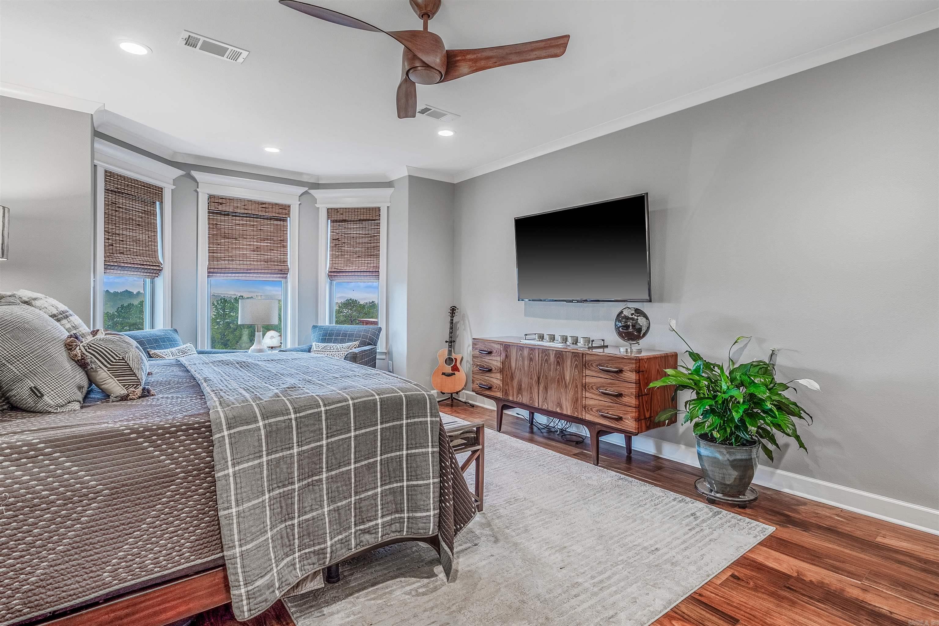 MAJESTIC POINTE - Residential