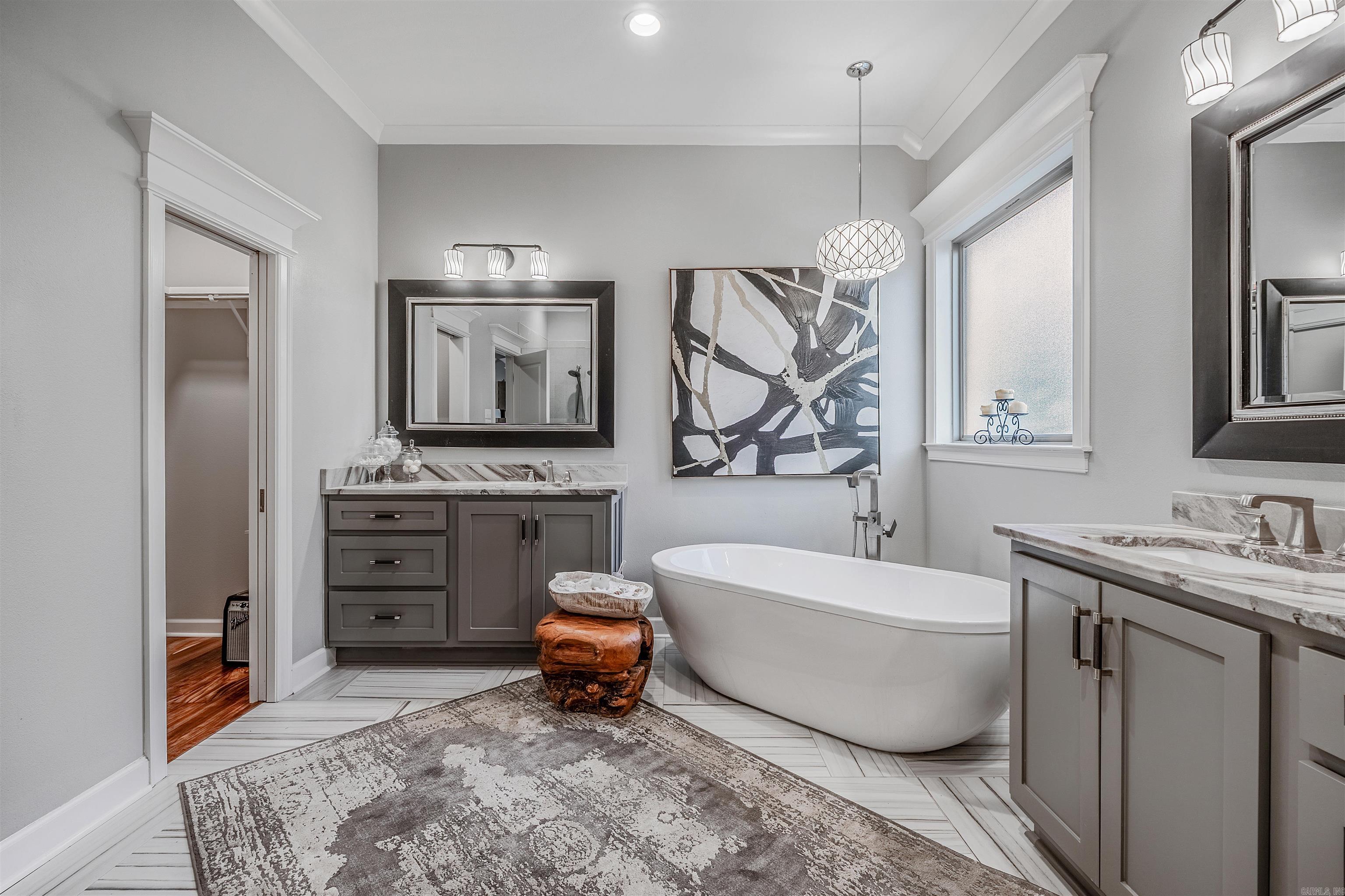 MAJESTIC POINTE - Residential