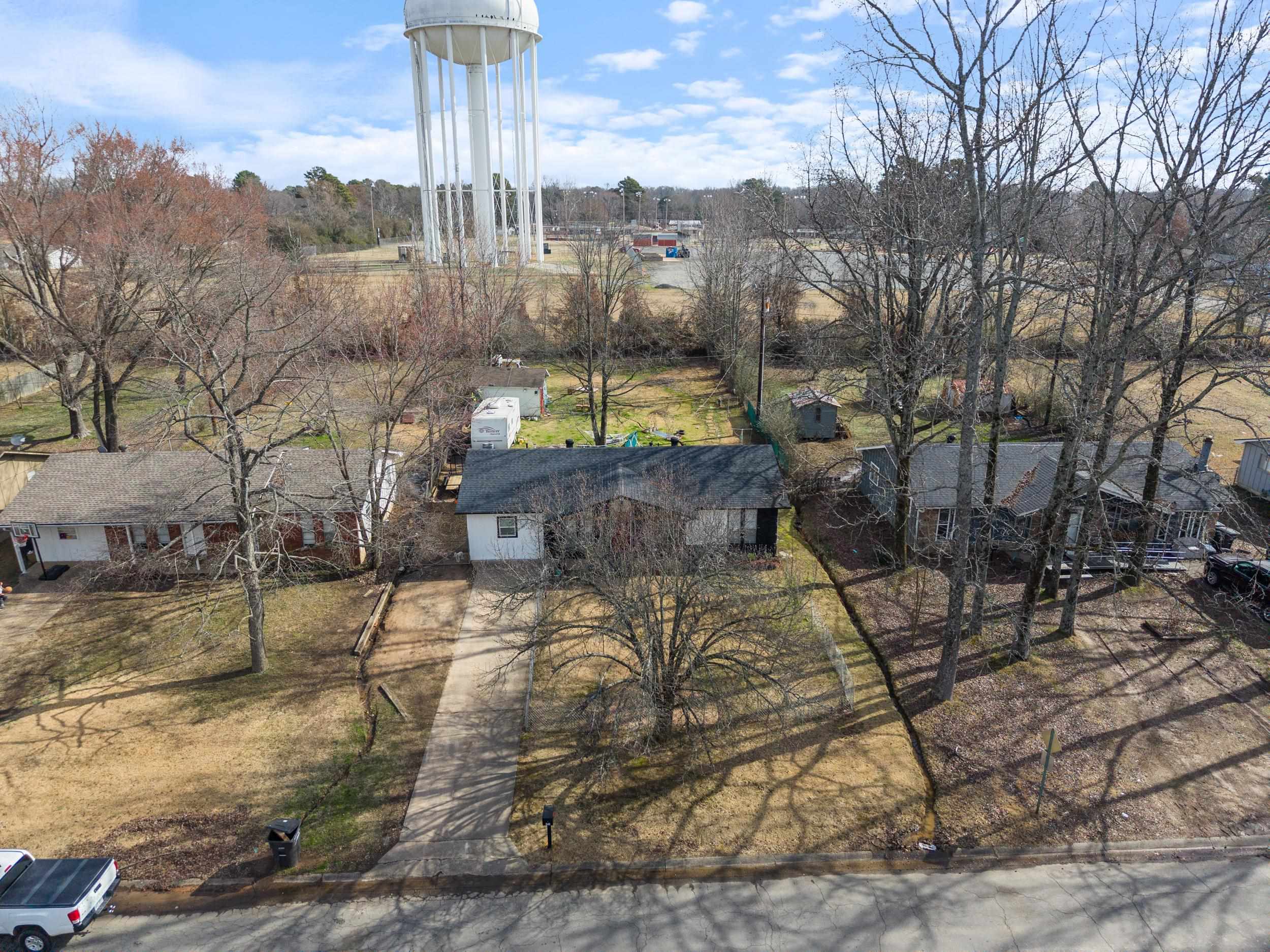 TOWERING OAKS - Residential