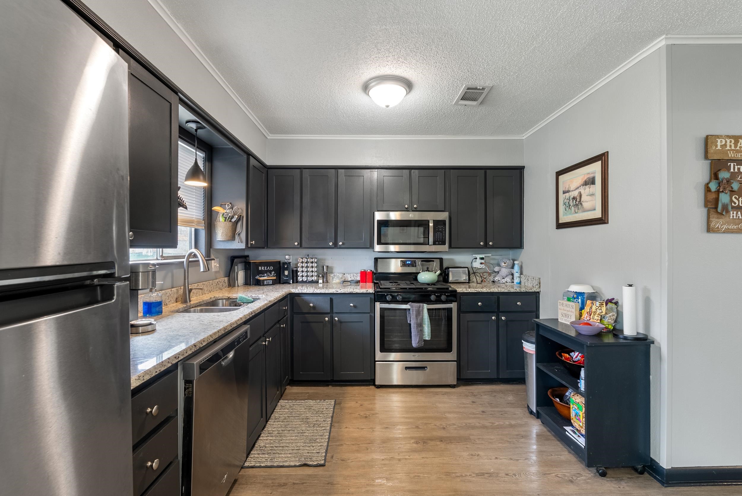 TOWERING OAKS - Residential