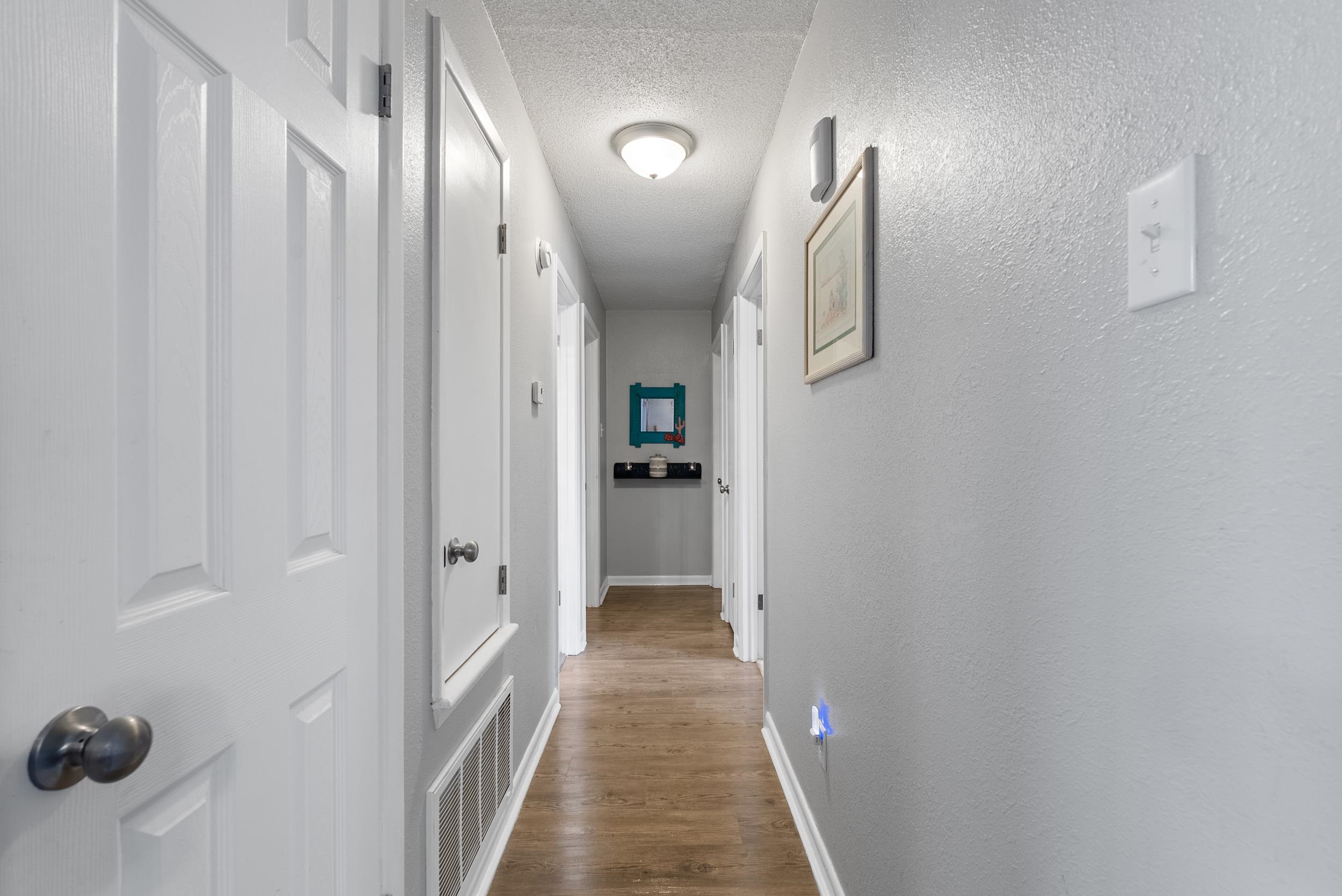 TOWERING OAKS - Residential