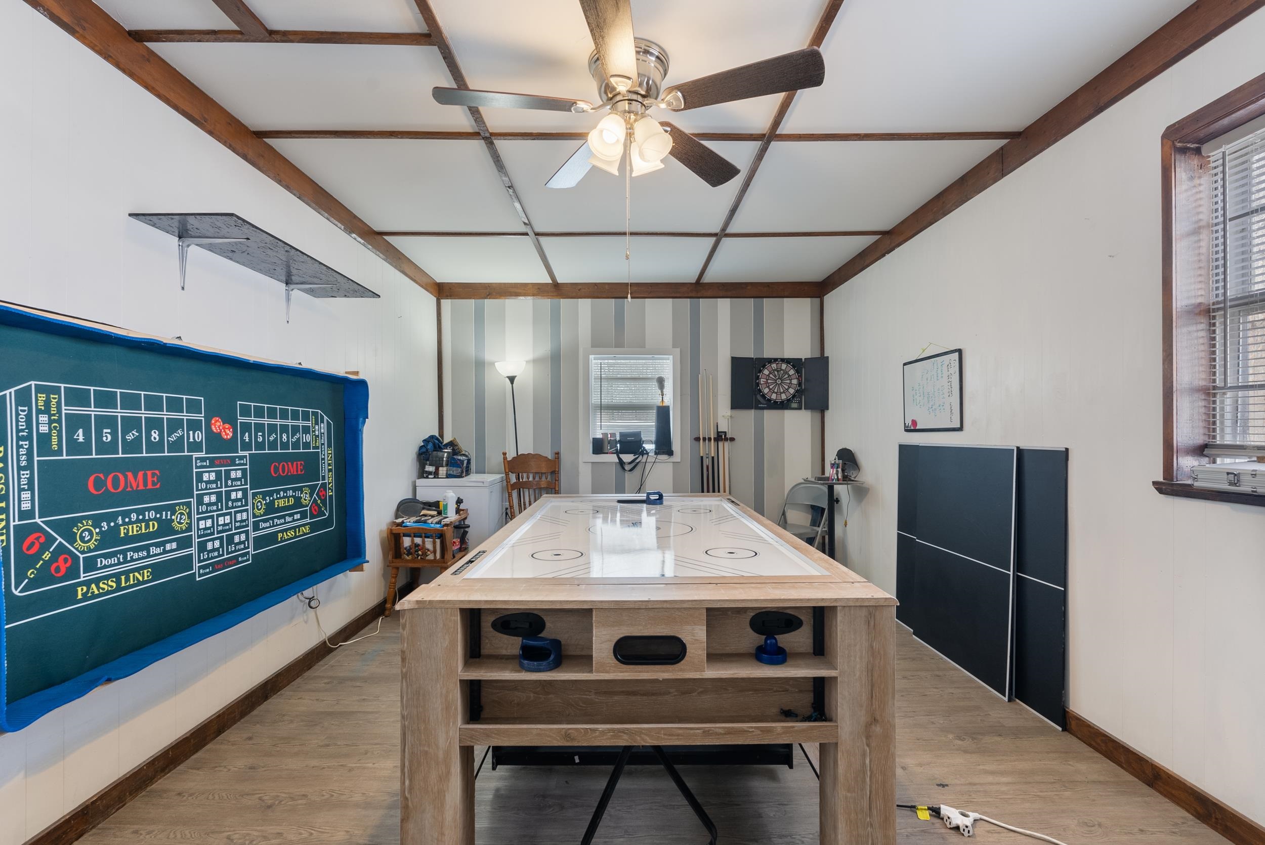 TOWERING OAKS - Residential