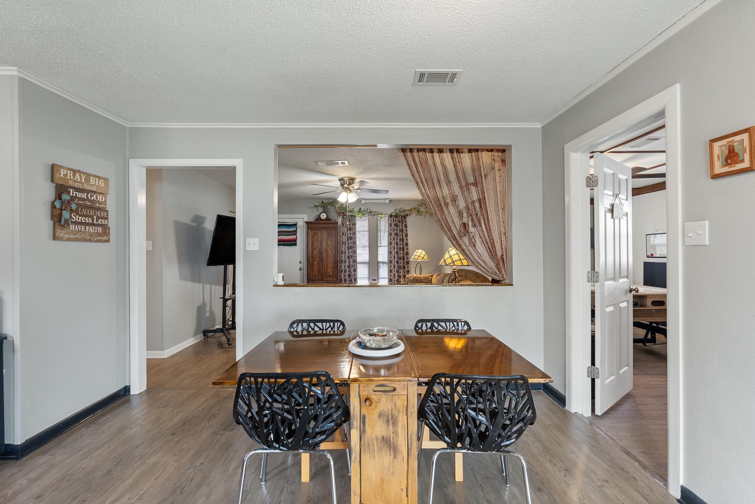 TOWERING OAKS - Residential