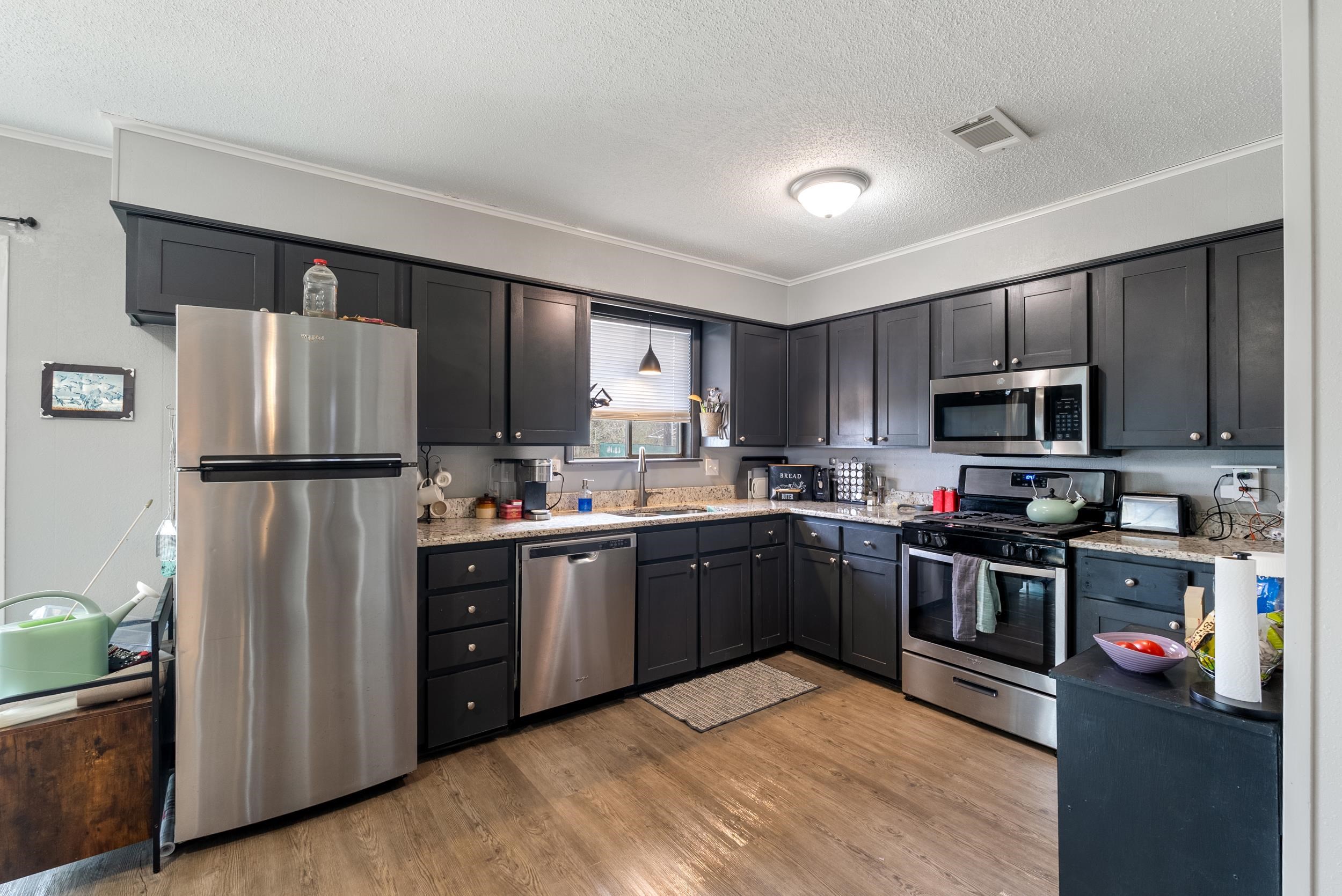 TOWERING OAKS - Residential