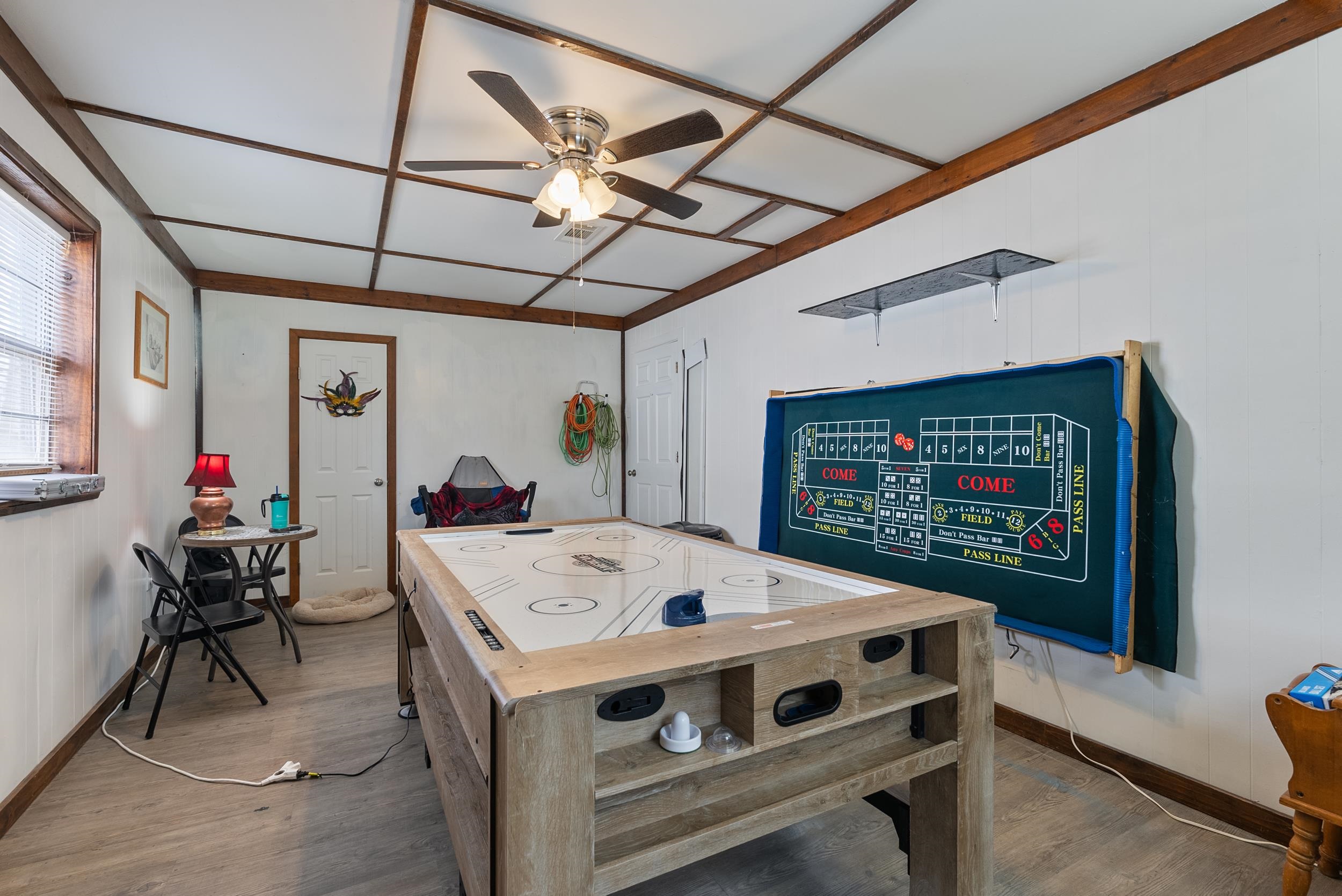 TOWERING OAKS - Residential