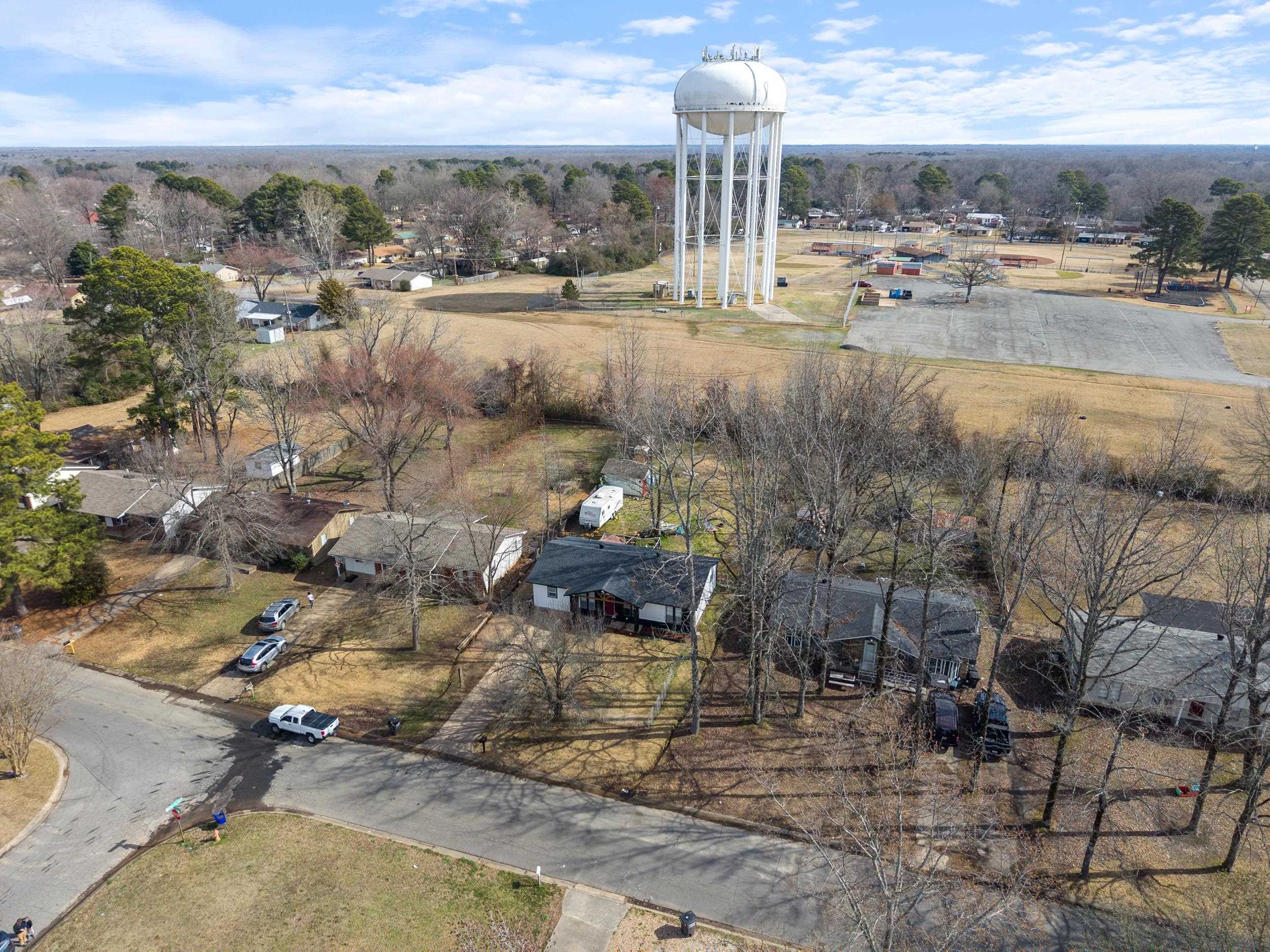 TOWERING OAKS - Residential